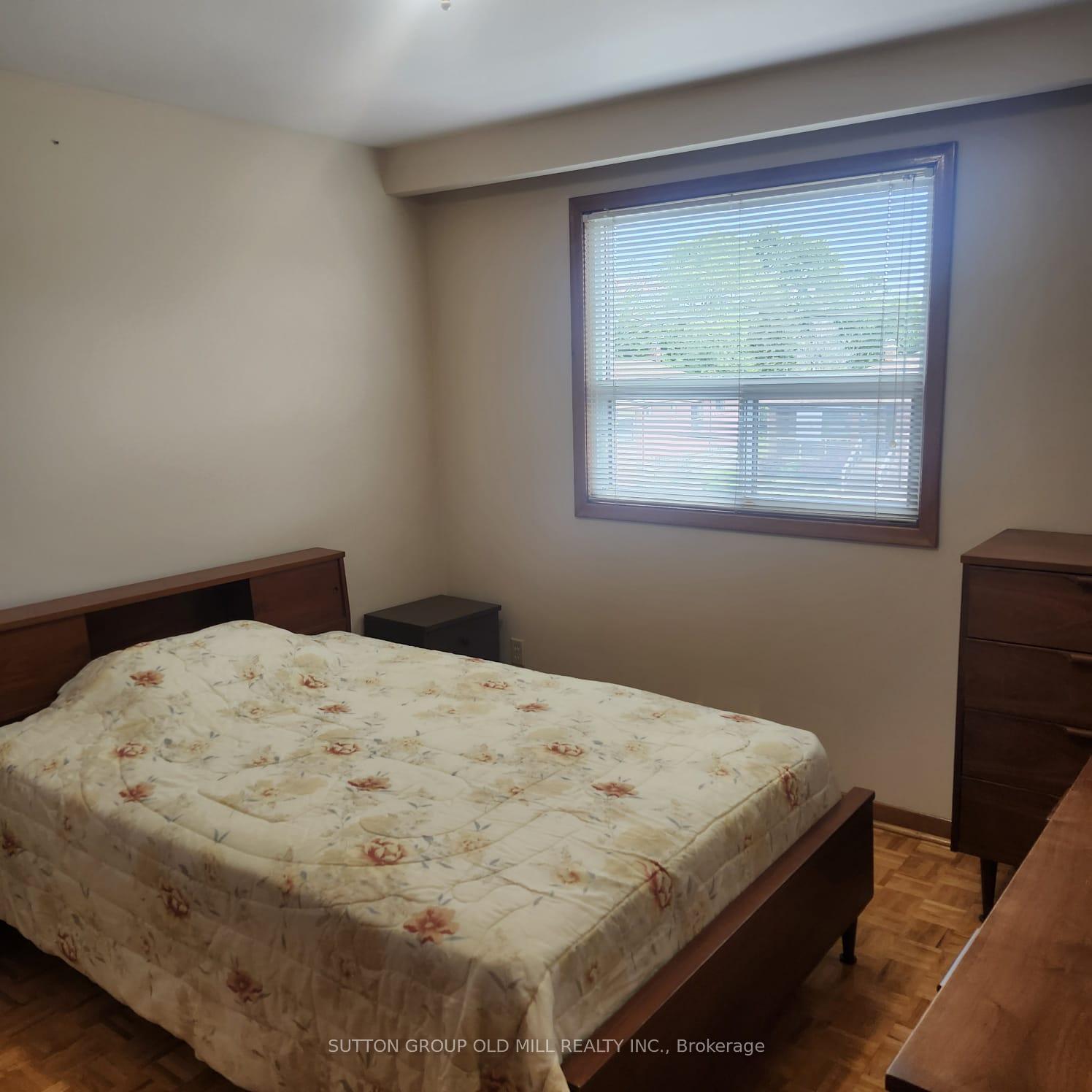 Photo 12 of 194 Beta Street, Etobicoke, Alderwood — HOMEH