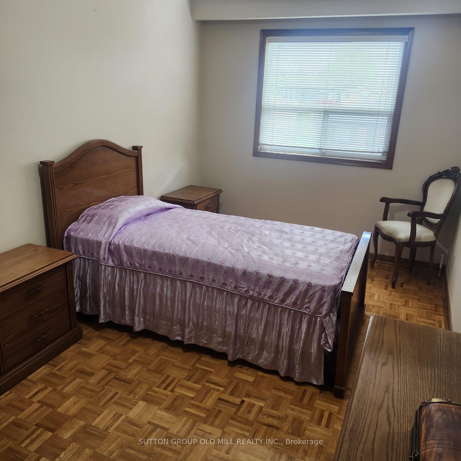 Photo 13 of 194 Beta Street, Etobicoke, Alderwood — HOMEH