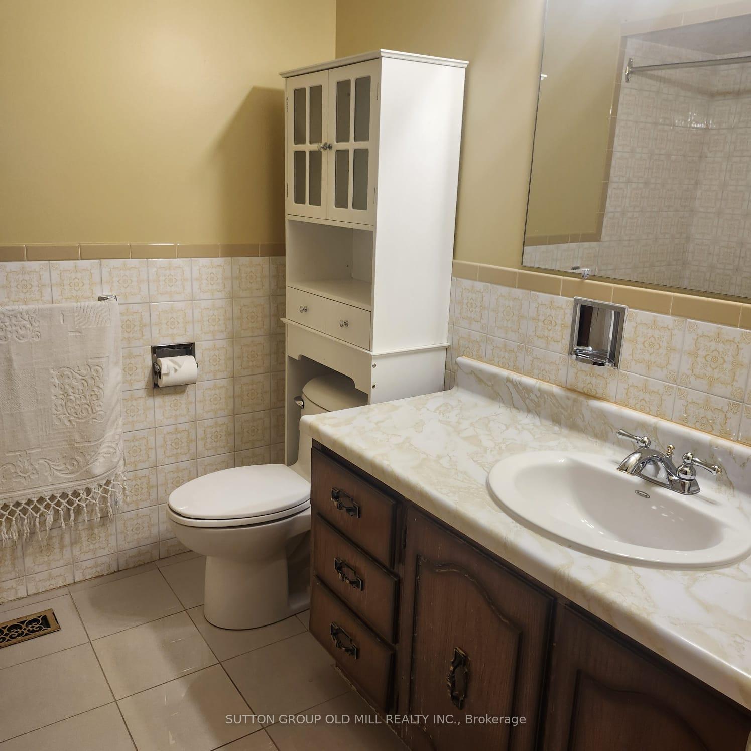 Photo 15 of 194 Beta Street, Etobicoke, Alderwood — HOMEH