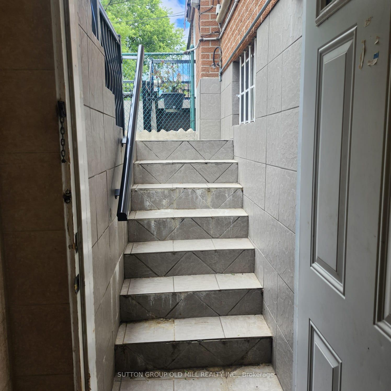 Photo 23 of 194 Beta Street, Etobicoke, Alderwood — HOMEH