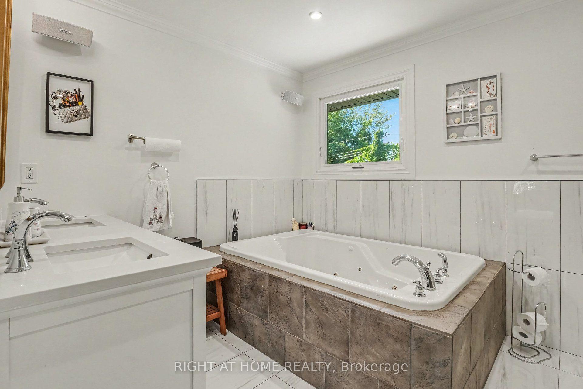 Photo 19 of 14 Trillium Avenue, Ottawa, City View/Skyline/Fisher Heights/Parkwood Hills — HOMEH