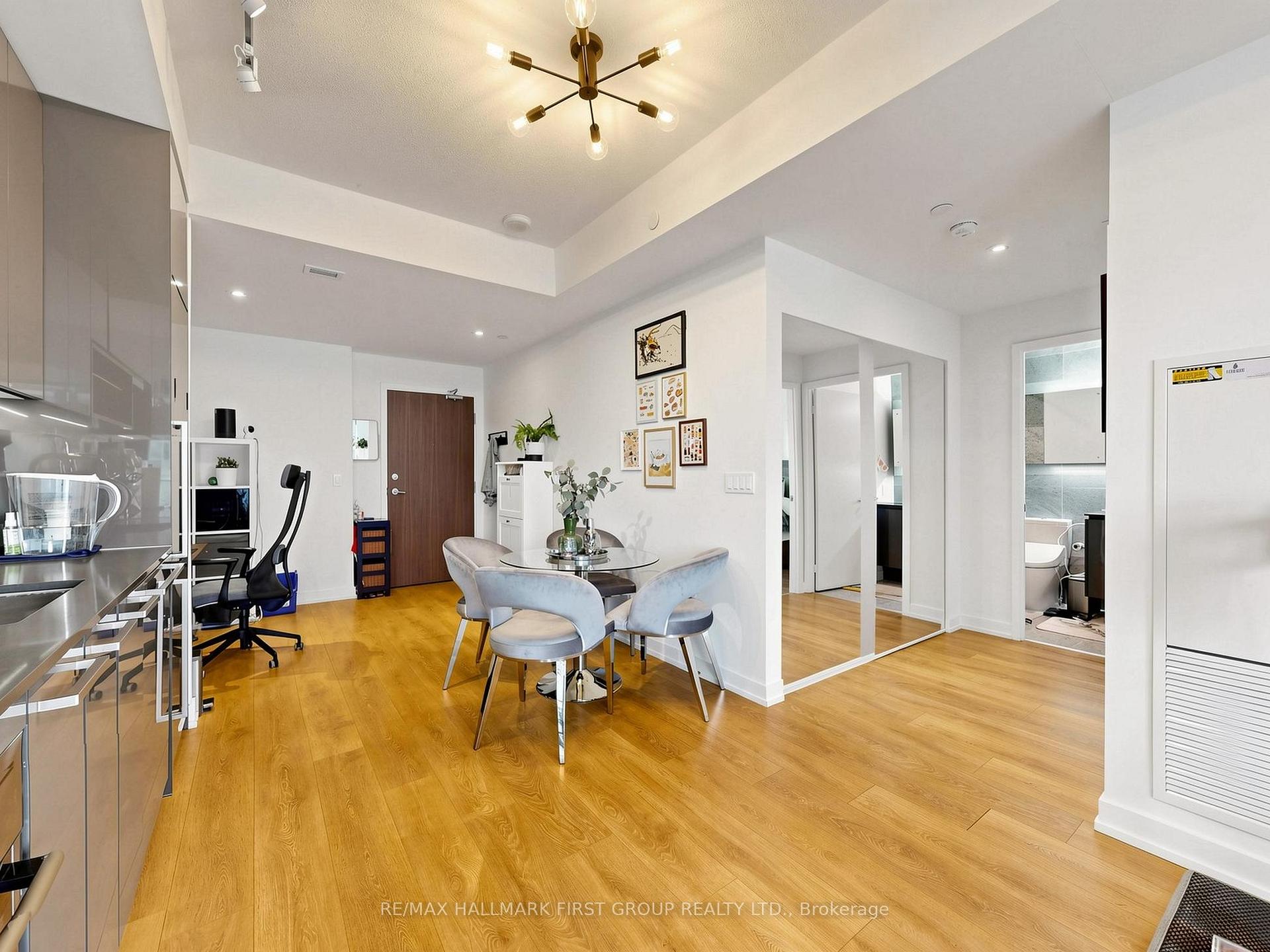 Photo 10 of Unit 801, 115 McMahon Drive, North York, Bayview Village — HOMEH