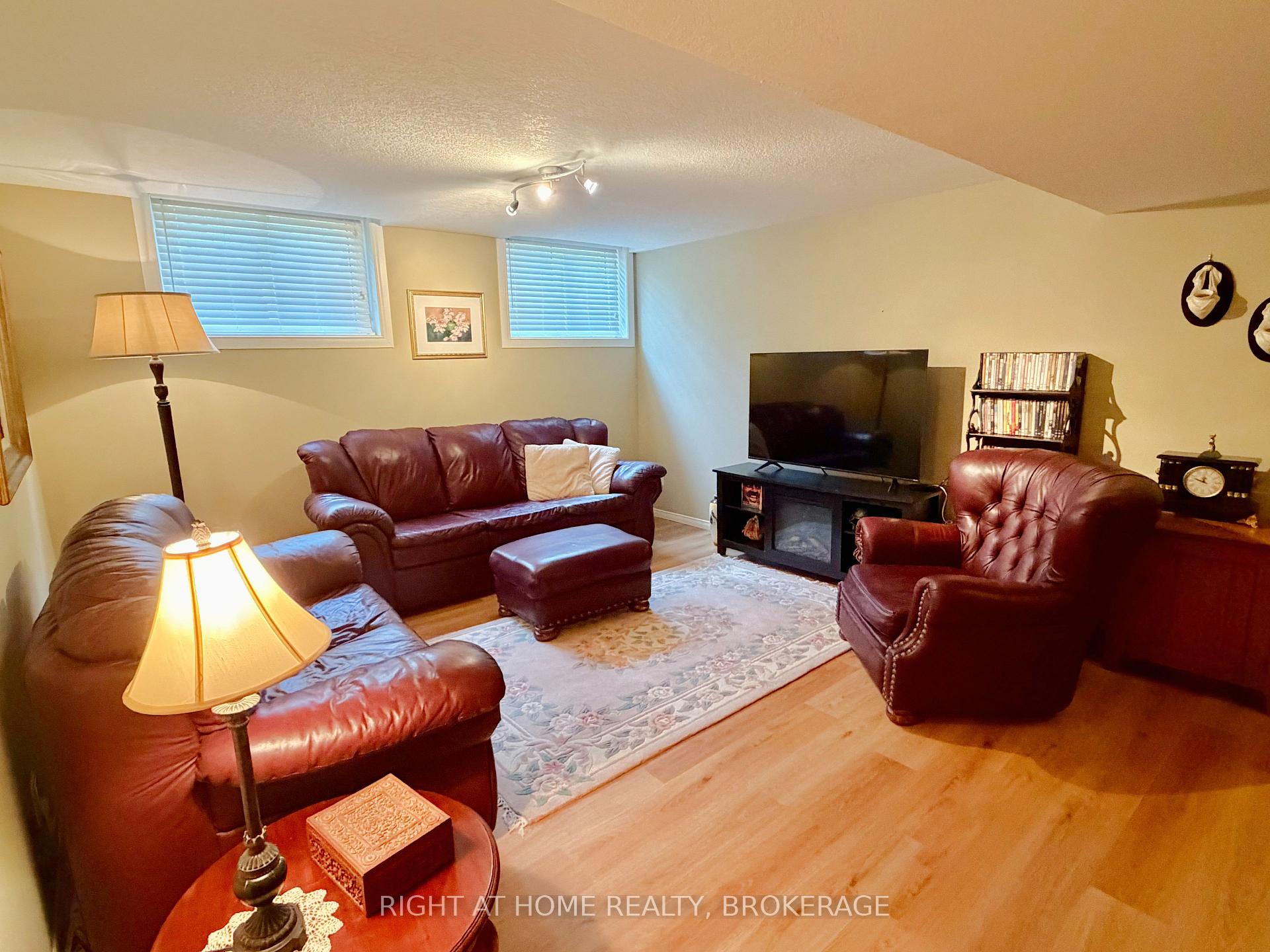 Photo 20 of 40 Stornoway Crescent N, Huron East, Egmondville — HOMEH