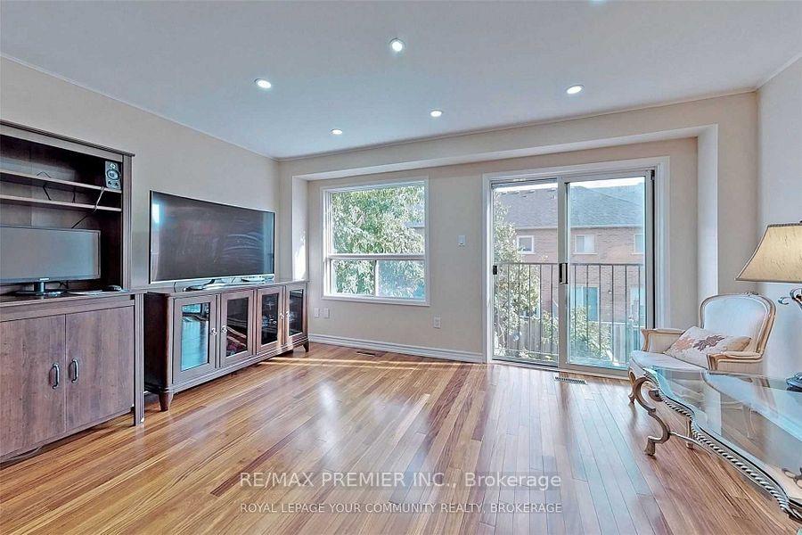 Photo 11 of 47 Tania Crescent, Vaughan, Maple — HOMEH