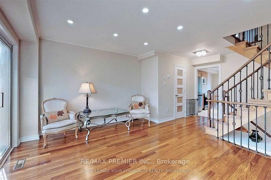 Photo 14 of 47 Tania Crescent, Vaughan, Maple — HOMEH