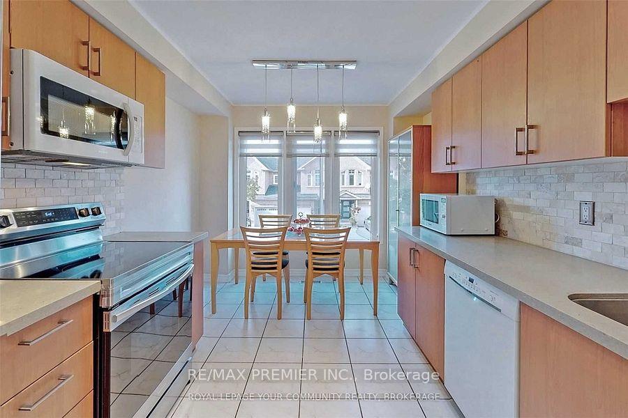 Photo 19 of 47 Tania Crescent, Vaughan, Maple — HOMEH