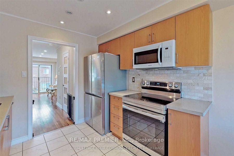 Photo 24 of 47 Tania Crescent, Vaughan, Maple — HOMEH
