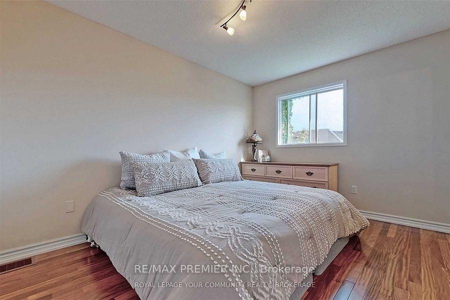 Photo 28 of 47 Tania Crescent, Vaughan, Maple — HOMEH