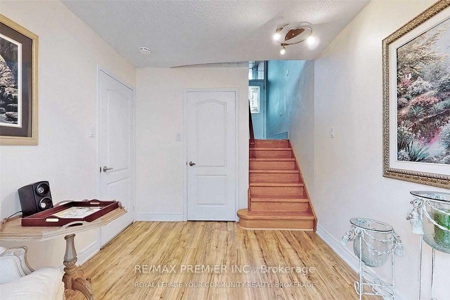Photo 36 of 47 Tania Crescent, Vaughan, Maple — HOMEH