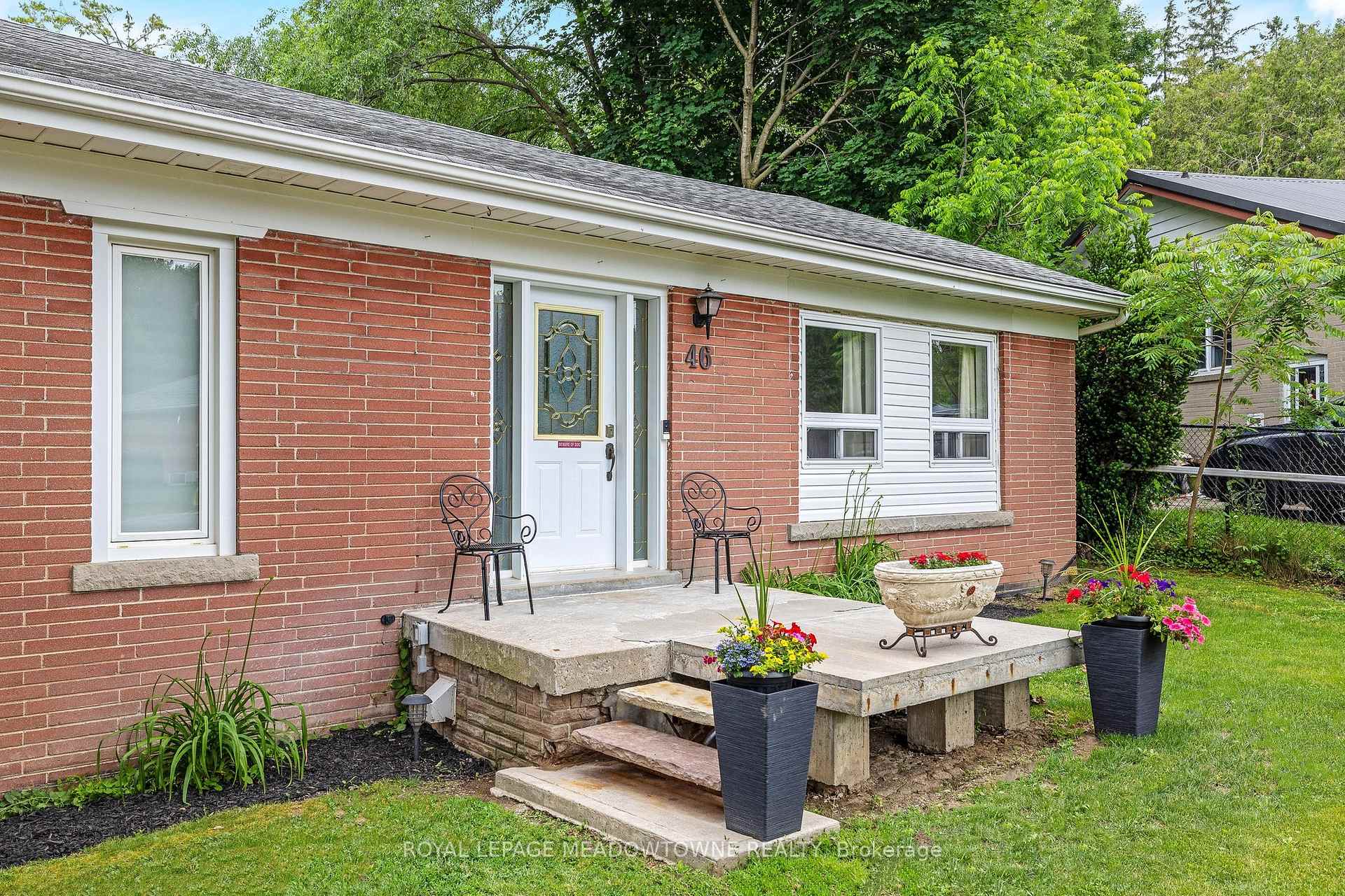 Photo 2 of 46 Hewson Crescent, Halton Hills, Georgetown — HOMEH