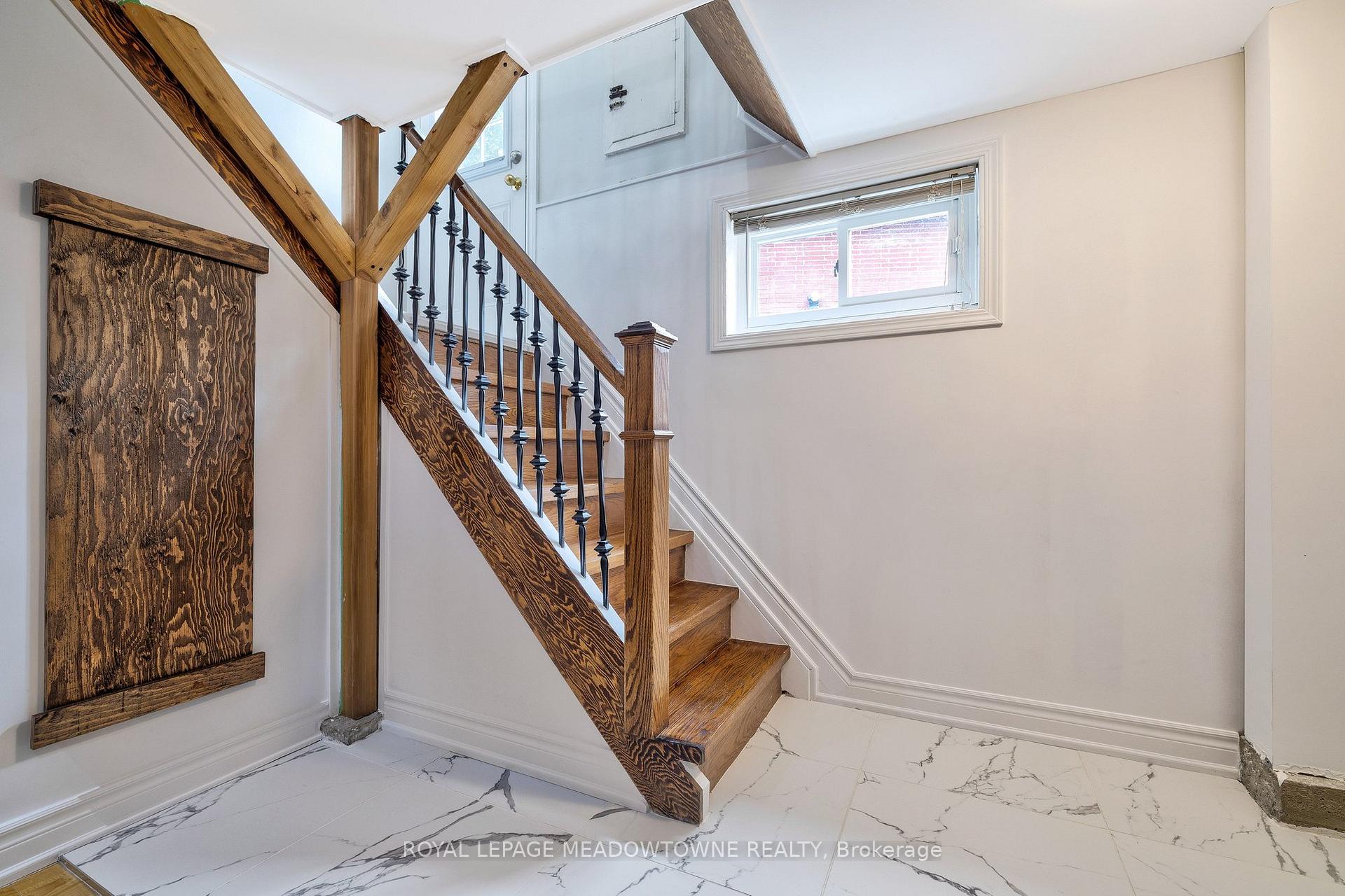 Photo 25 of 46 Hewson Crescent, Halton Hills, Georgetown — HOMEH