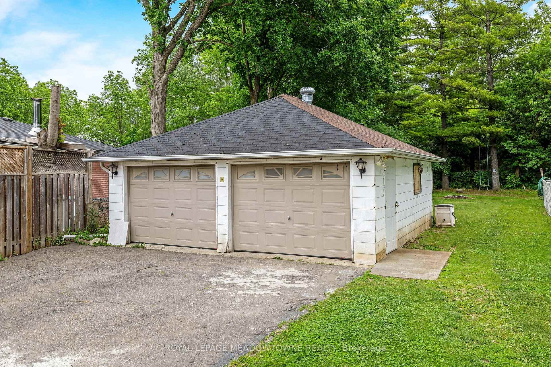 Photo 32 of 46 Hewson Crescent, Halton Hills, Georgetown — HOMEH
