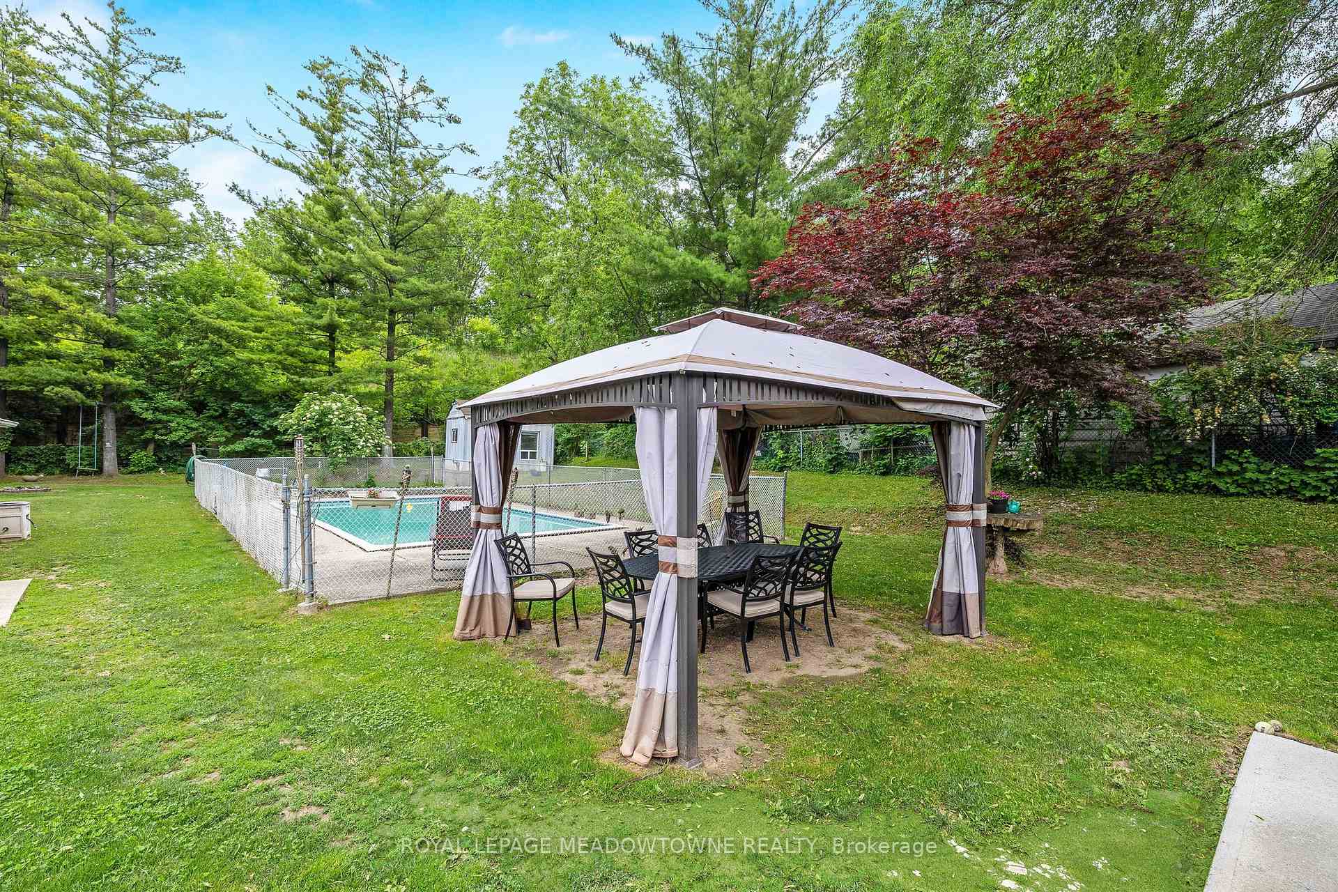 Photo 37 of 46 Hewson Crescent, Halton Hills, Georgetown — HOMEH