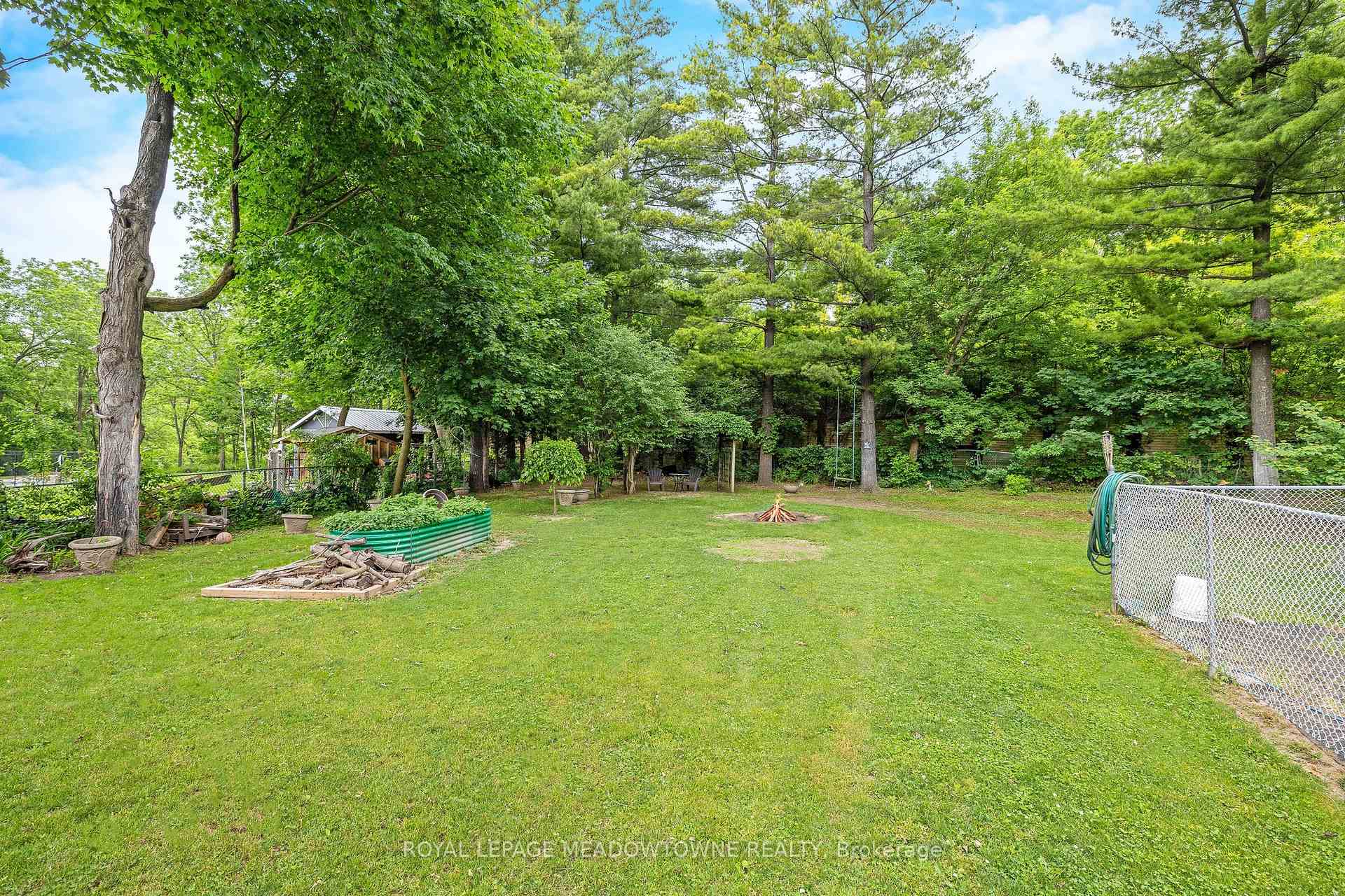 Photo 39 of 46 Hewson Crescent, Halton Hills, Georgetown — HOMEH