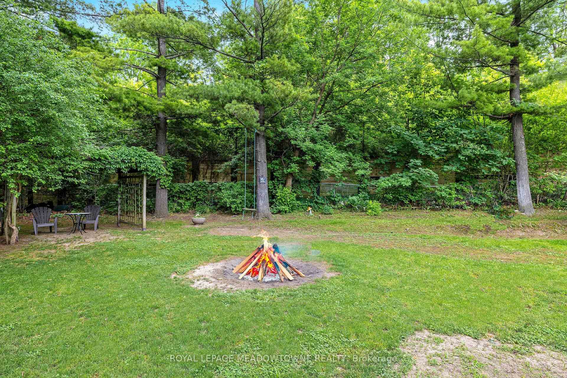 Photo 40 of 46 Hewson Crescent, Halton Hills, Georgetown — HOMEH