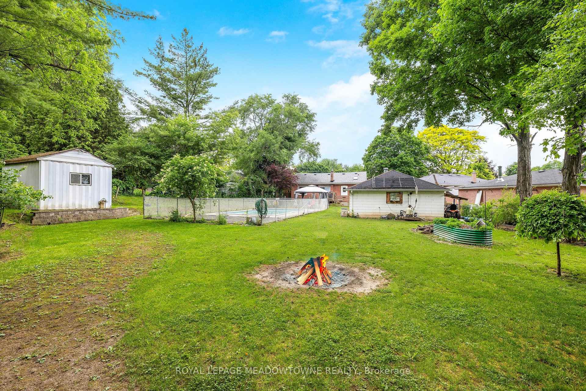 Photo 42 of 46 Hewson Crescent, Halton Hills, Georgetown — HOMEH
