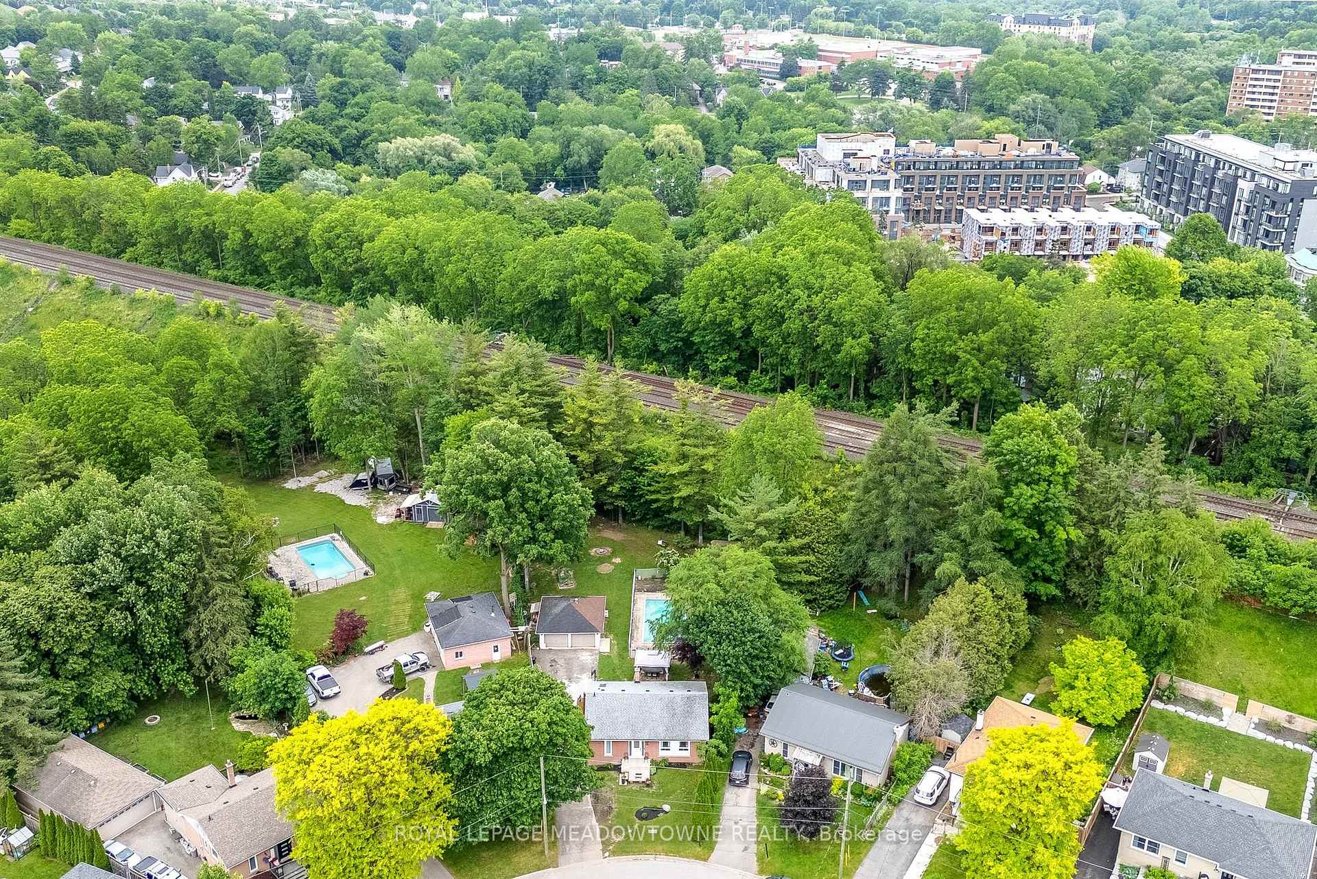 Photo 45 of 46 Hewson Crescent, Halton Hills, Georgetown — HOMEH