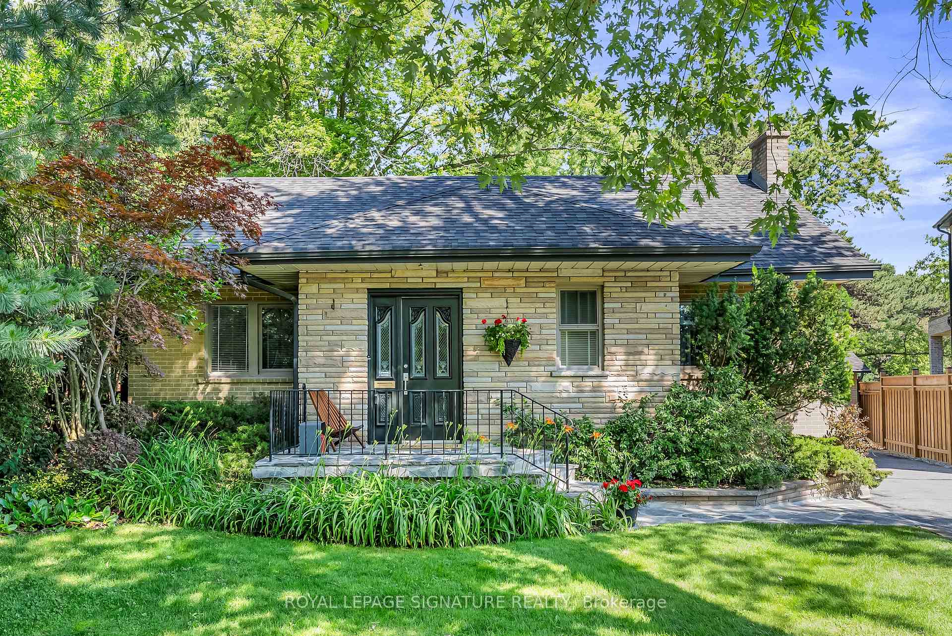 Photo 4 of 55 Hemford Crescent, North York, Banbury-Don Mills — HOMEH