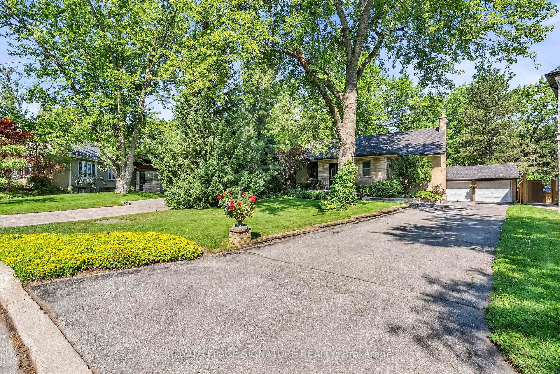 Photo 5 of 55 Hemford Crescent, North York, Banbury-Don Mills — HOMEH