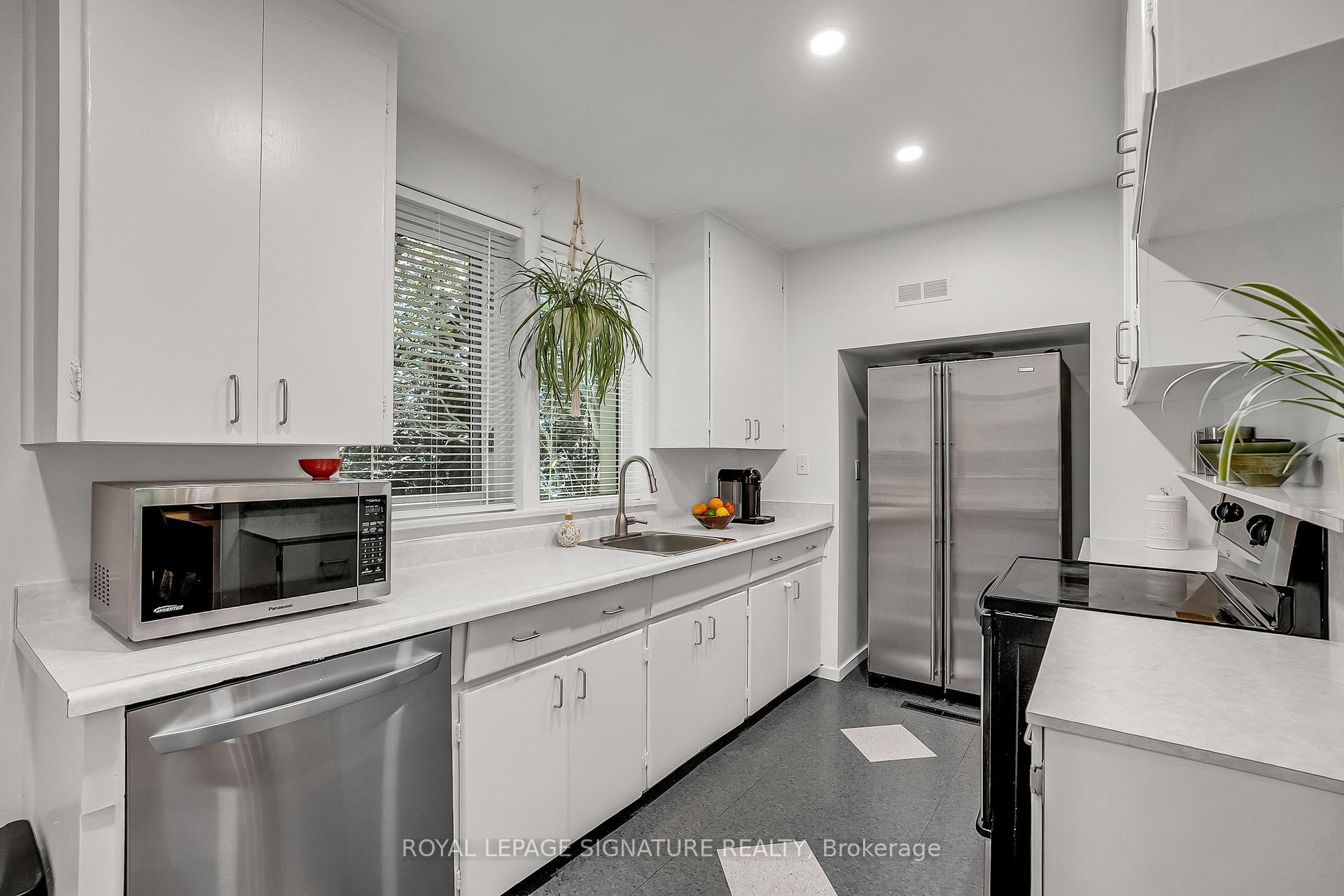 Photo 7 of 55 Hemford Crescent, North York, Banbury-Don Mills — HOMEH