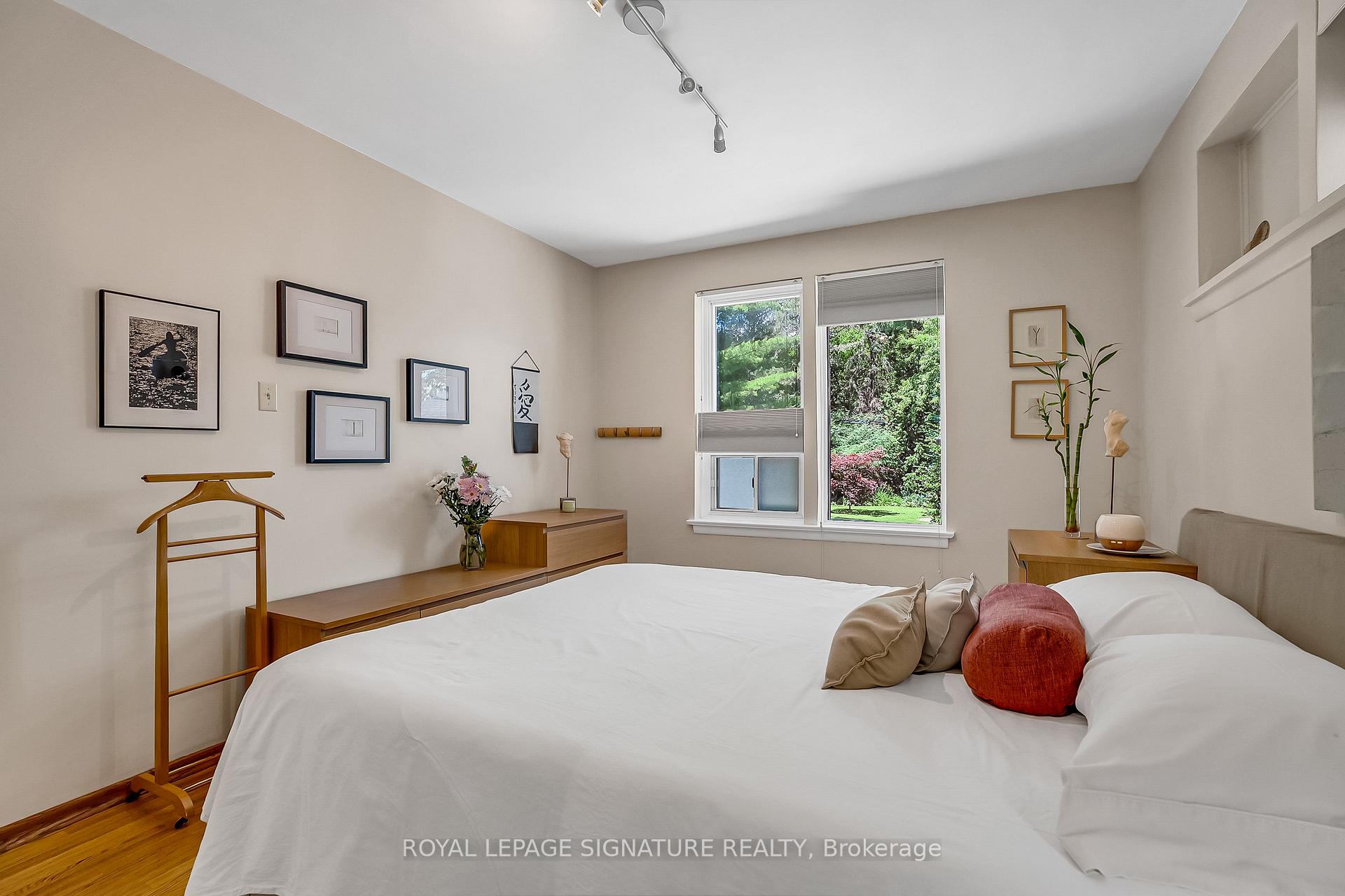 Photo 16 of 55 Hemford Crescent, North York, Banbury-Don Mills — HOMEH