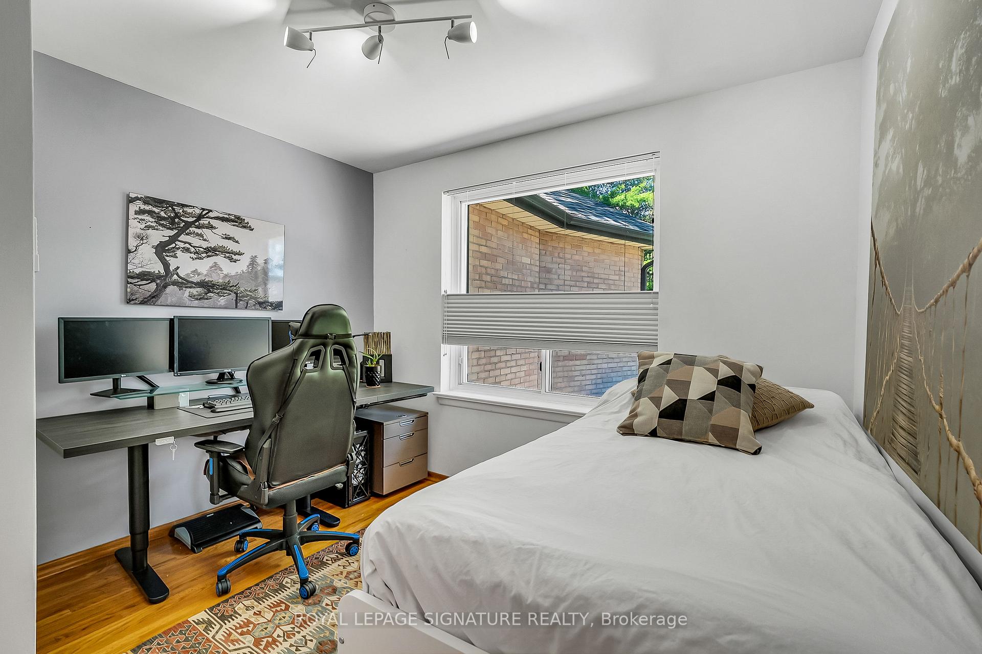 Photo 17 of 55 Hemford Crescent, North York, Banbury-Don Mills — HOMEH