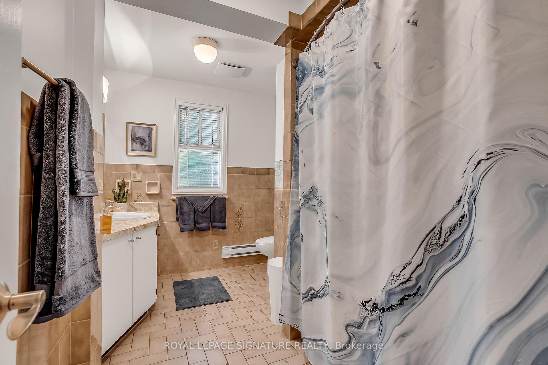 Photo 19 of 55 Hemford Crescent, North York, Banbury-Don Mills — HOMEH
