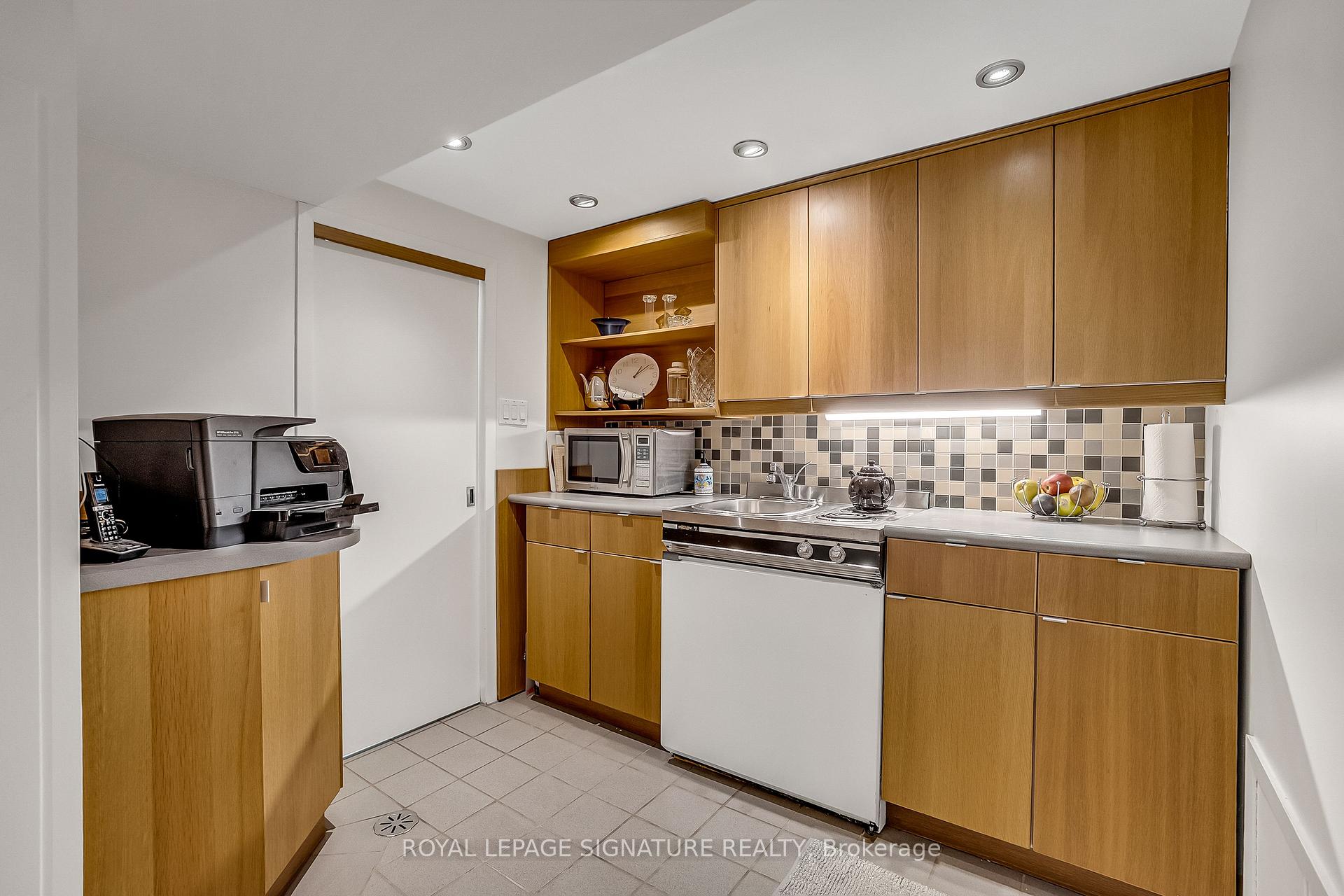 Photo 26 of 55 Hemford Crescent, North York, Banbury-Don Mills — HOMEH