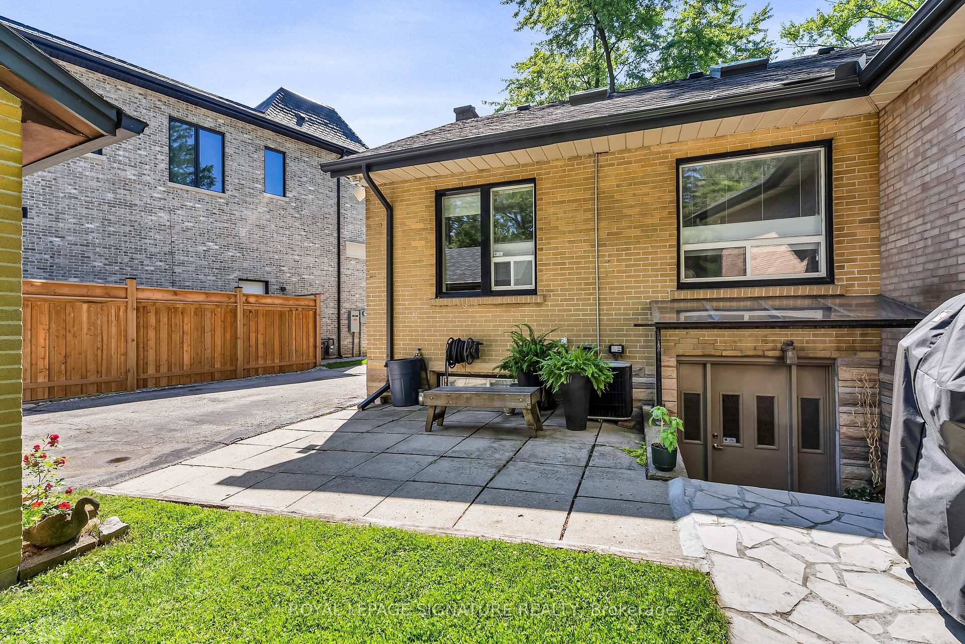 Photo 30 of 55 Hemford Crescent, North York, Banbury-Don Mills — HOMEH