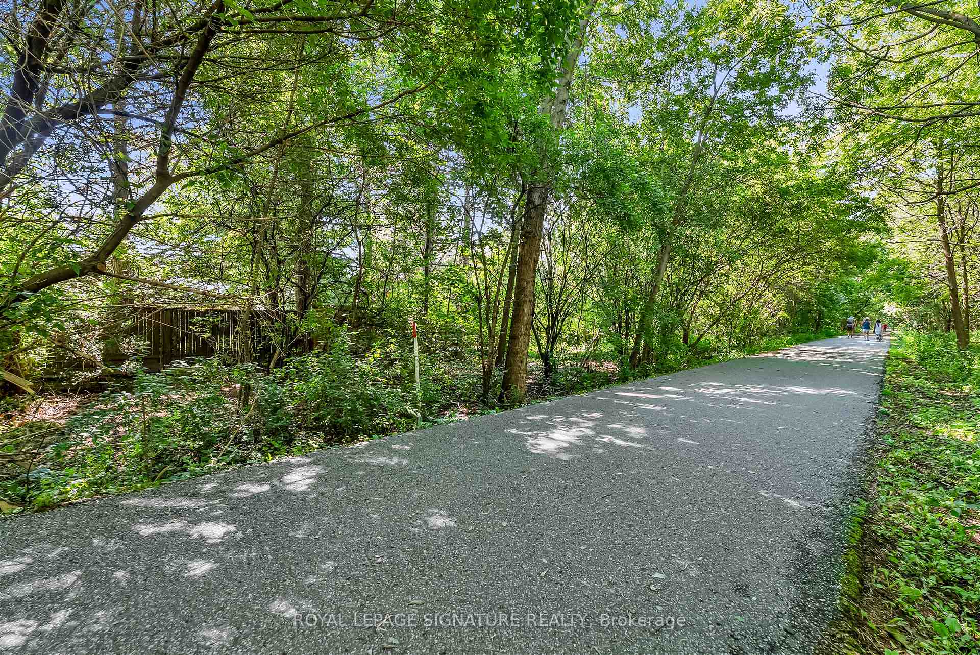 Photo 37 of 55 Hemford Crescent, North York, Banbury-Don Mills — HOMEH