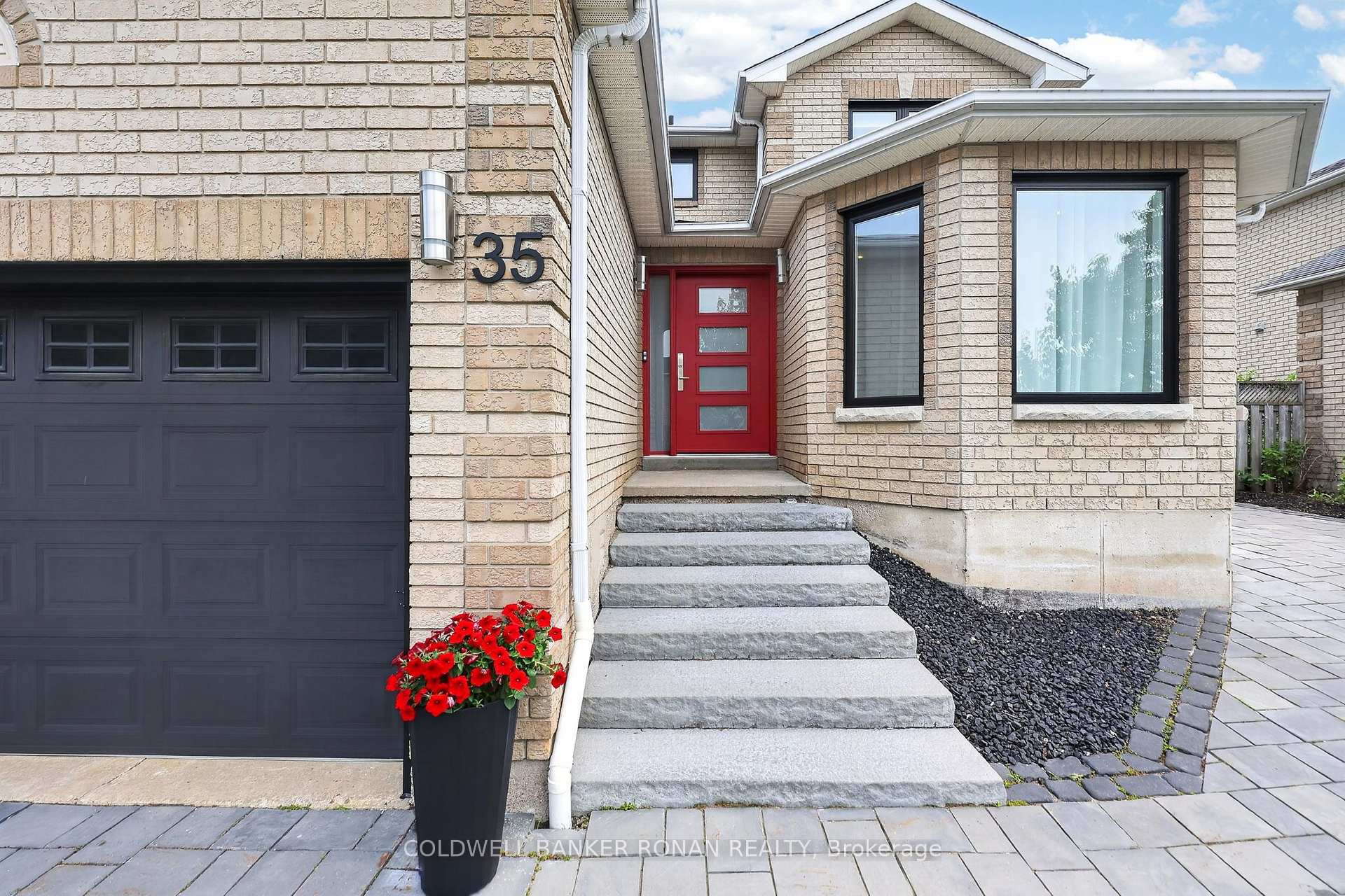 Photo 4 of 35 Farmstead Crescent, Barrie, Holly — HOMEH