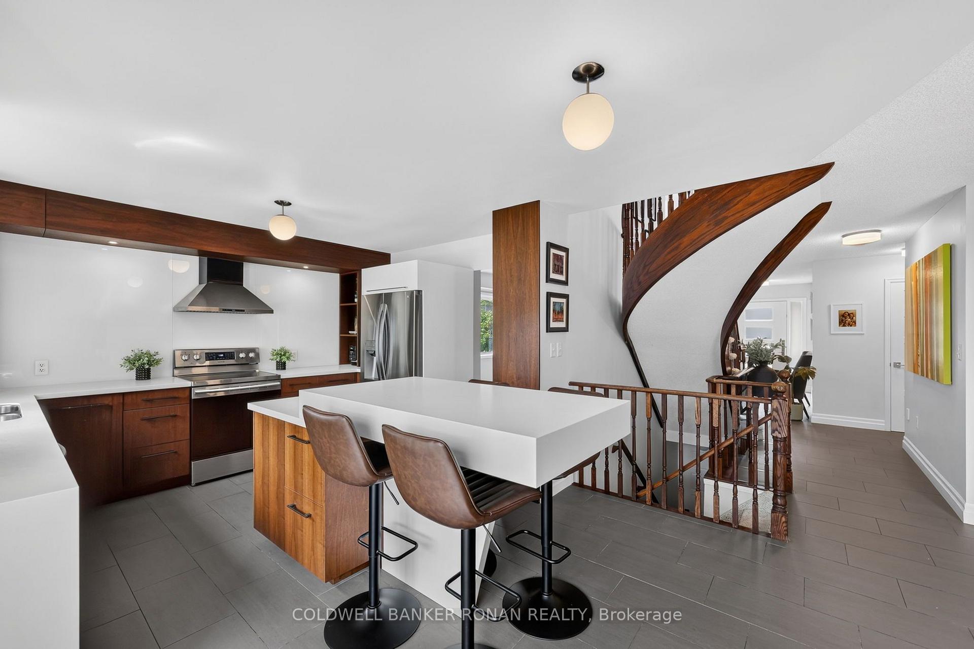 Photo 10 of 35 Farmstead Crescent, Barrie, Holly — HOMEH