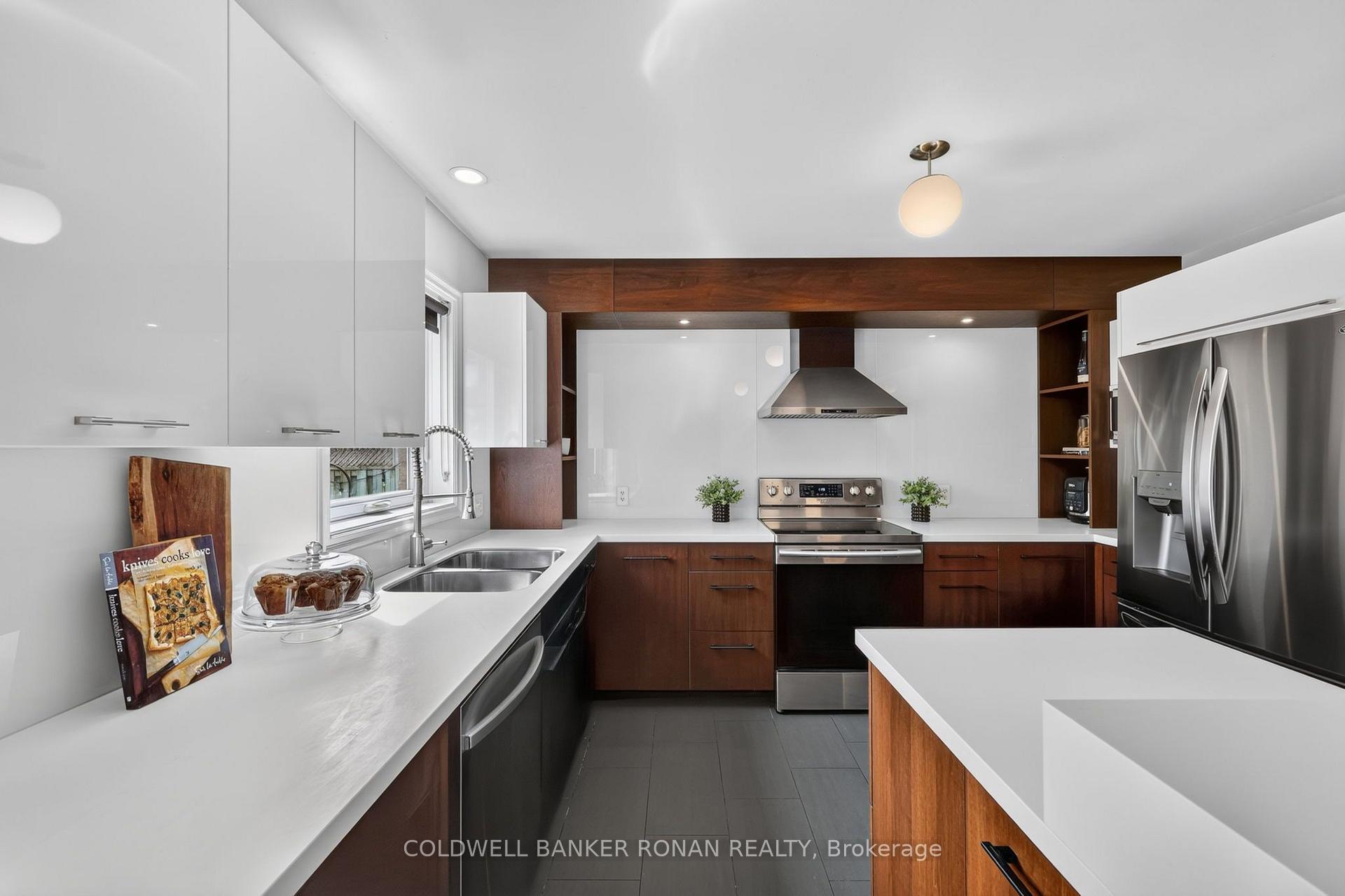 Photo 11 of 35 Farmstead Crescent, Barrie, Holly — HOMEH