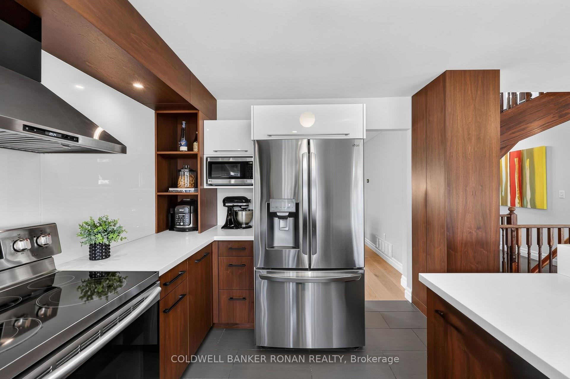 Photo 12 of 35 Farmstead Crescent, Barrie, Holly — HOMEH