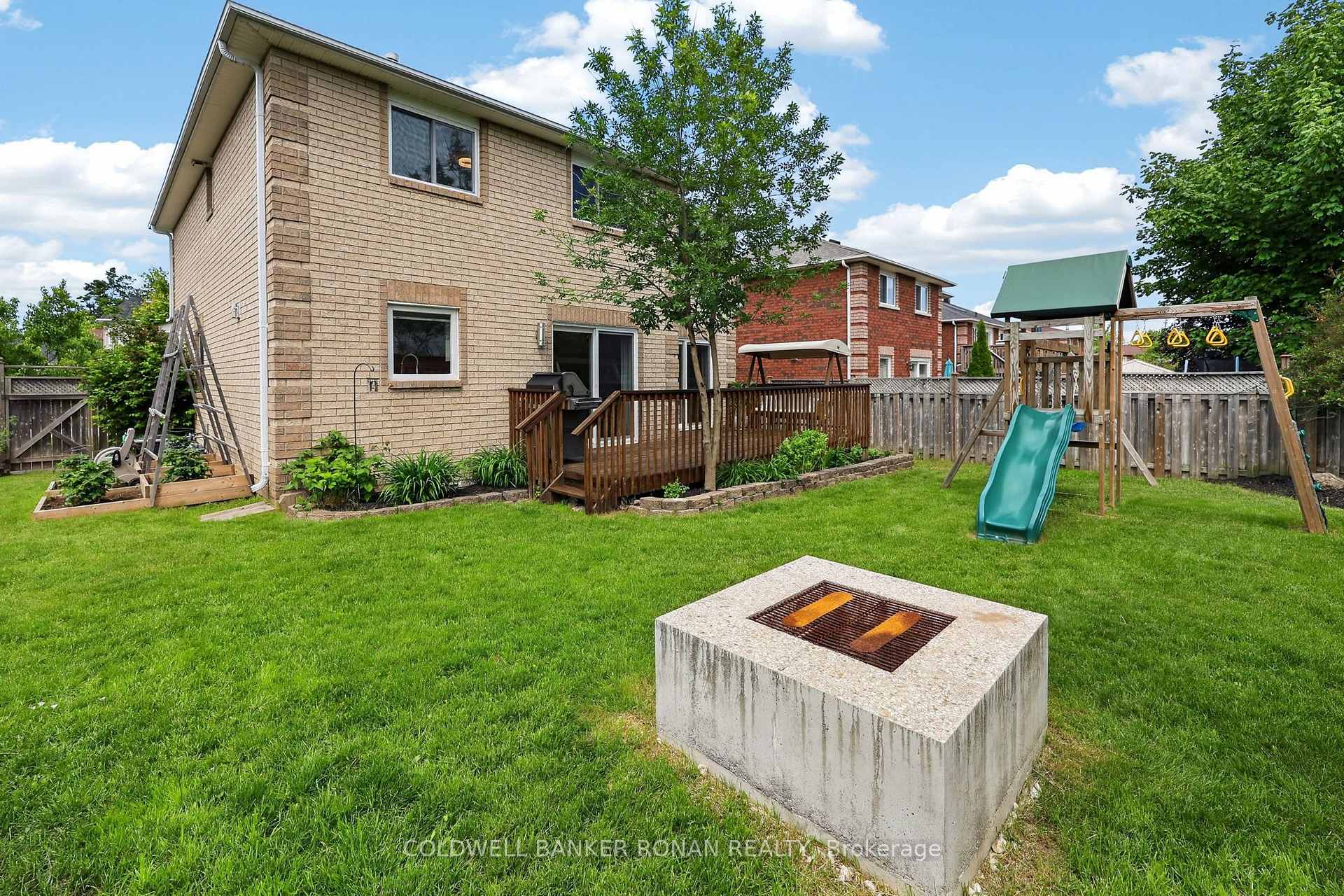 Photo 36 of 35 Farmstead Crescent, Barrie, Holly — HOMEH