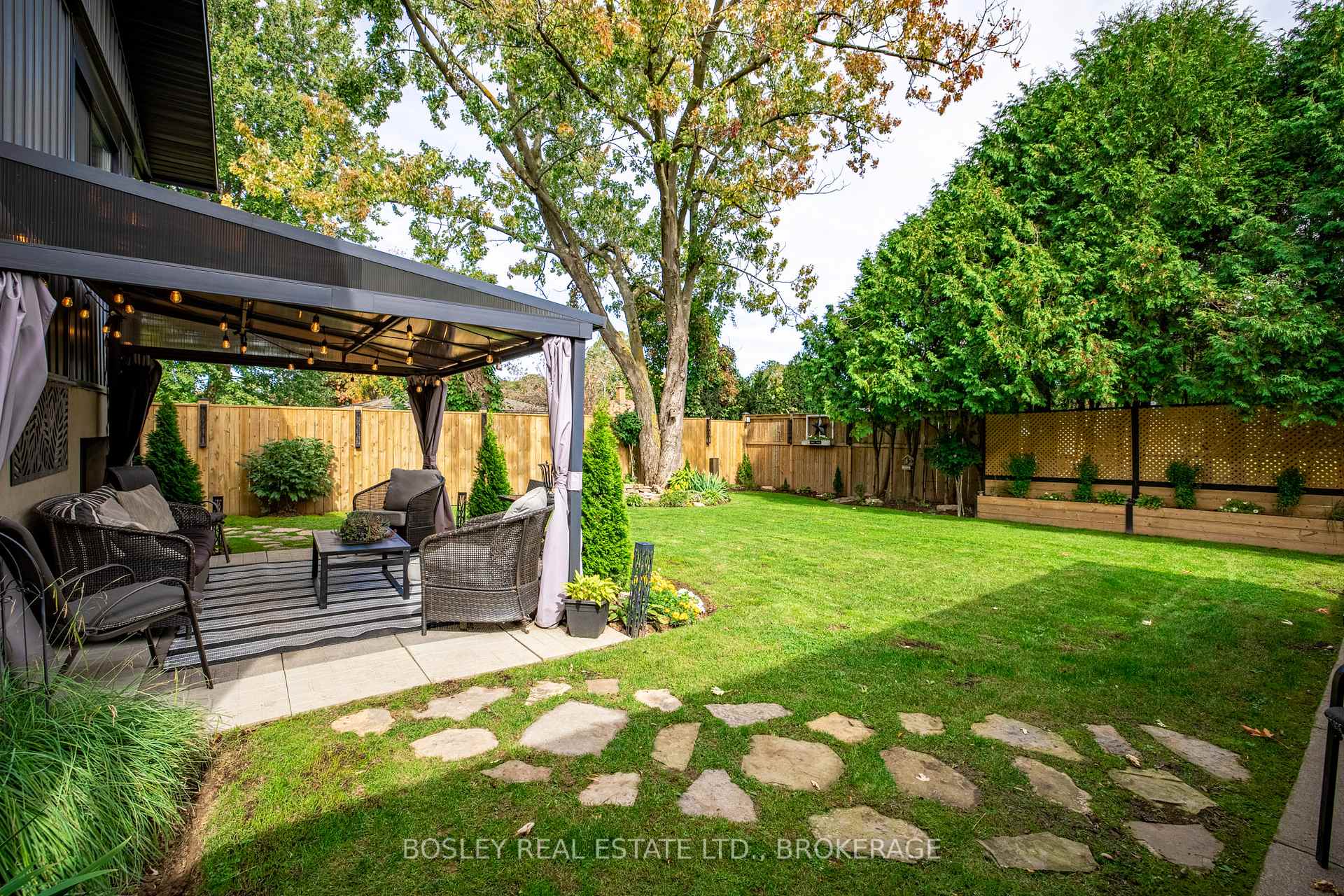 Photo 32 of 4148 Dorchester Road, Niagara Falls, Morrison — HOMEH