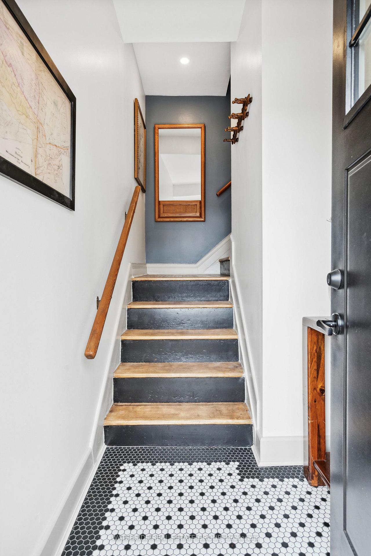 Photo 2 of 16 McMurray Street, Hamilton, Dundas — HOMEH