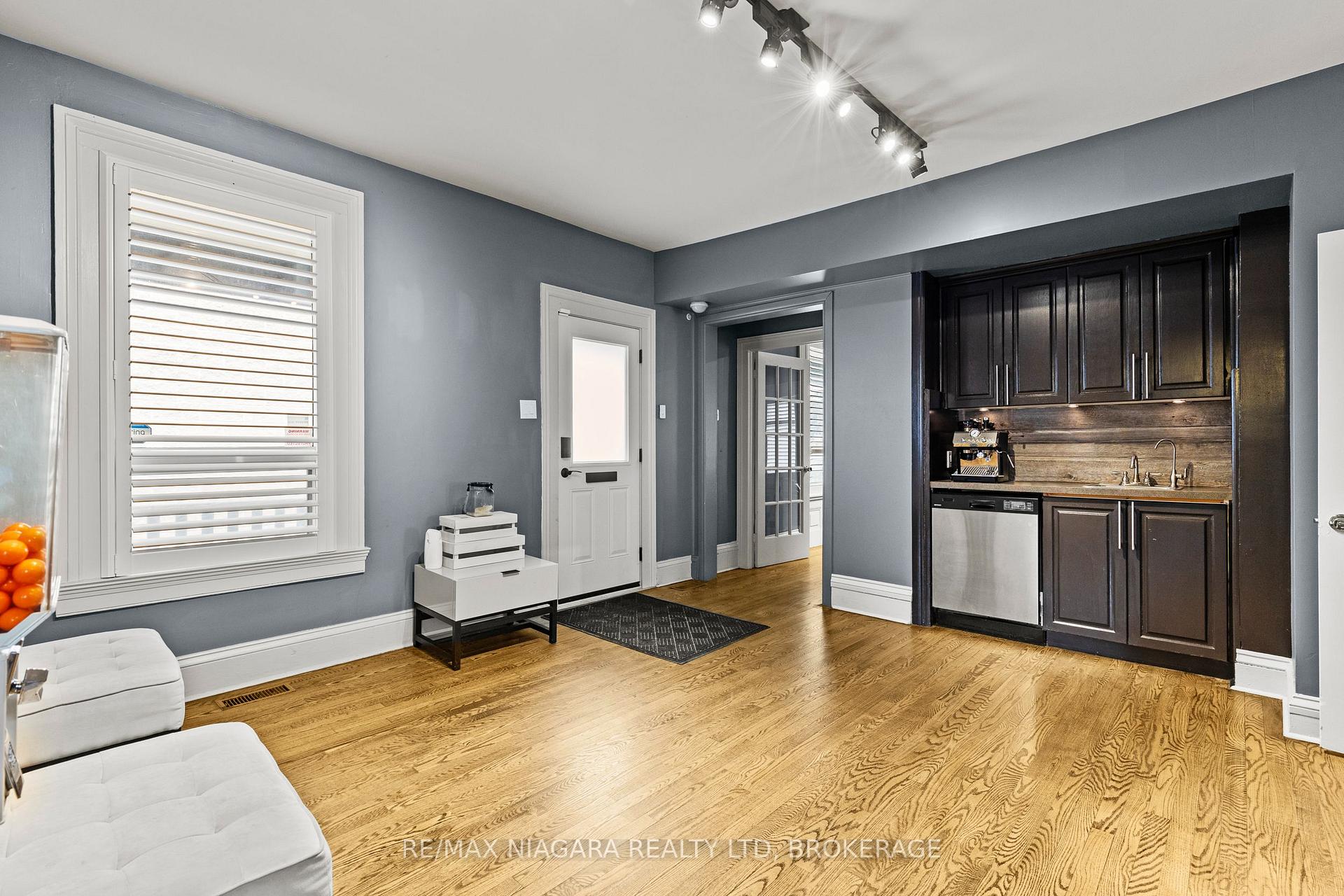 Photo 5 of 196 King Street, St. Catharines, Downtown — HOMEH