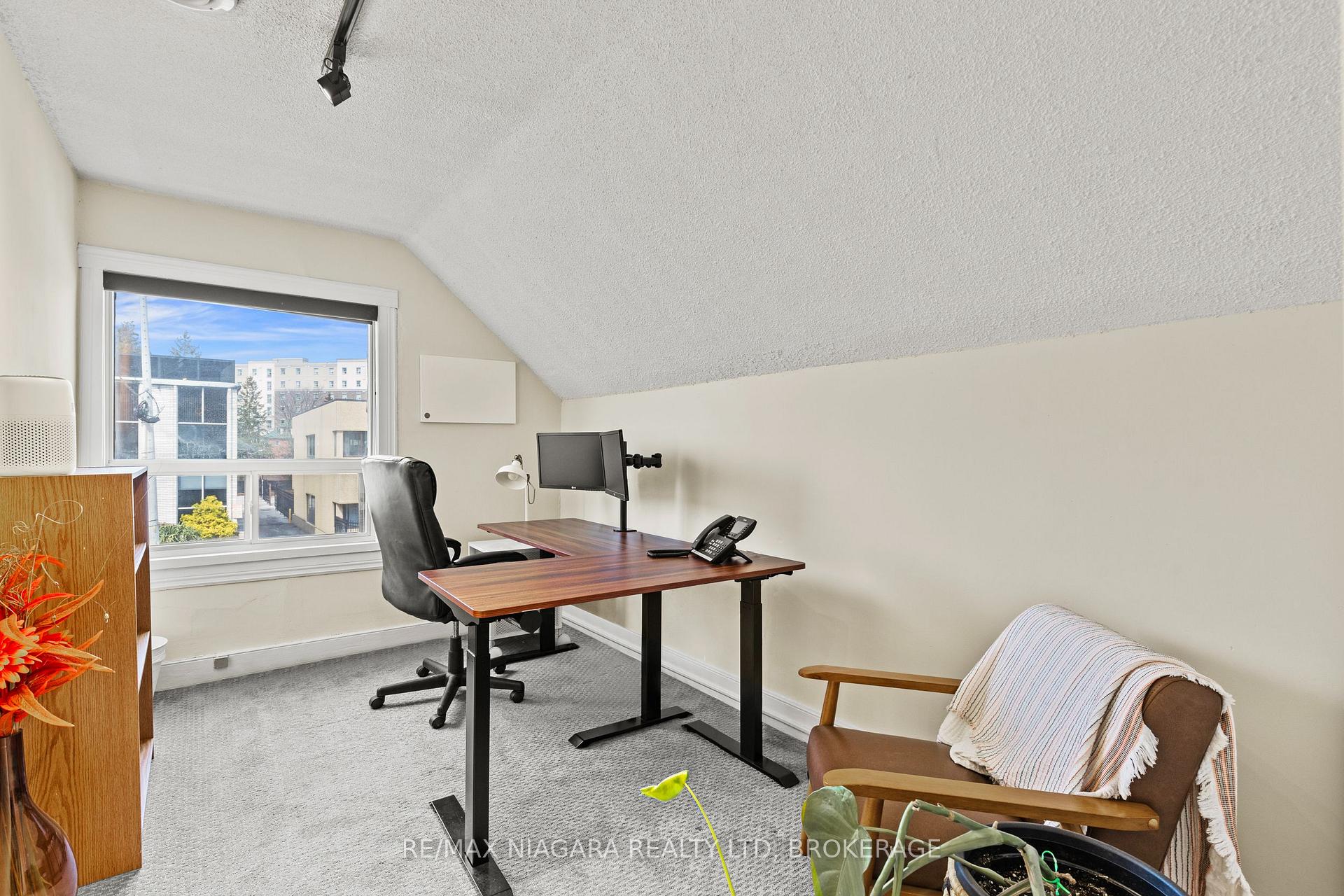 Photo 16 of 196 King Street, St. Catharines, Downtown — HOMEH