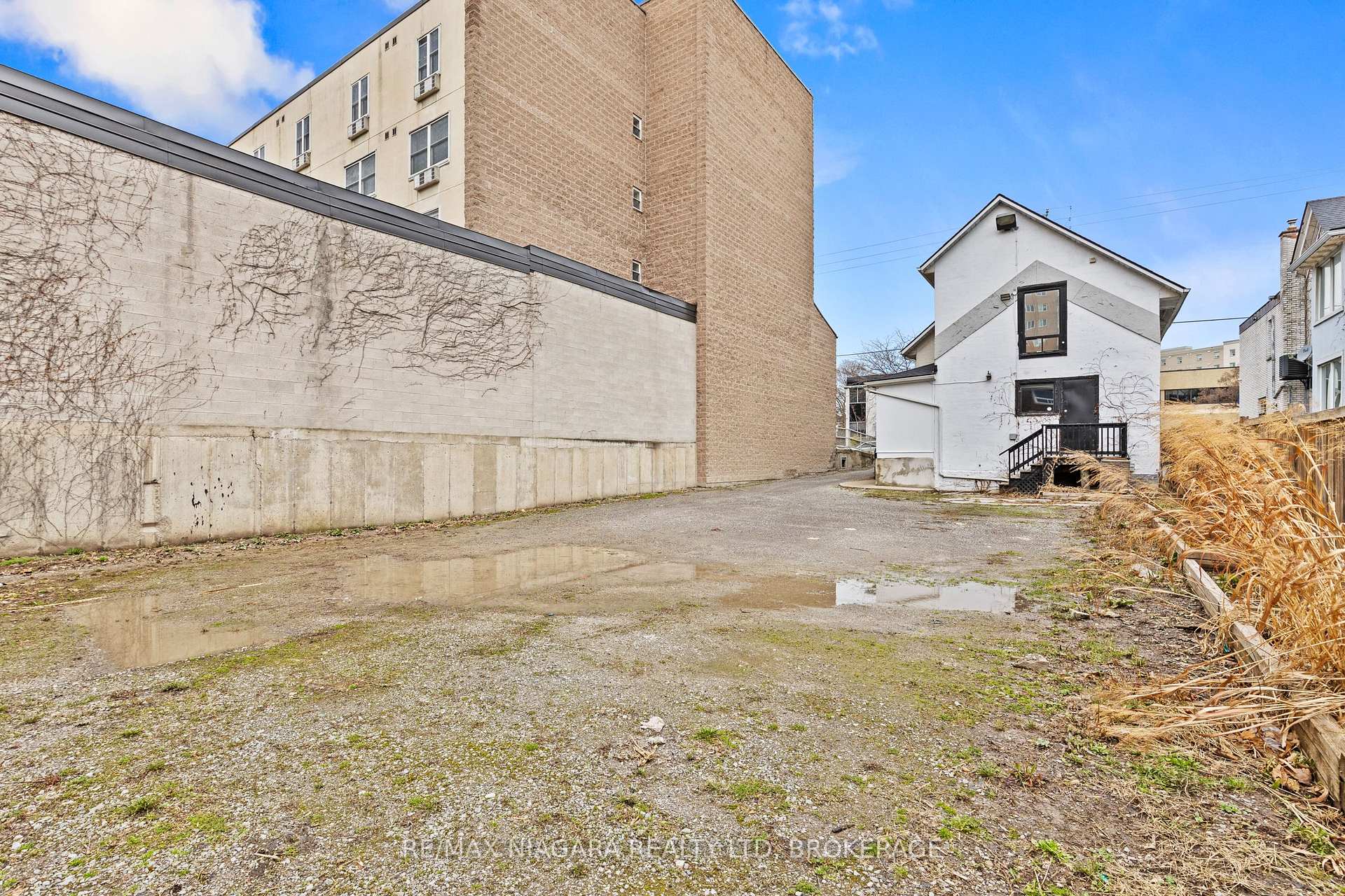 Photo 21 of 196 King Street, St. Catharines, Downtown — HOMEH