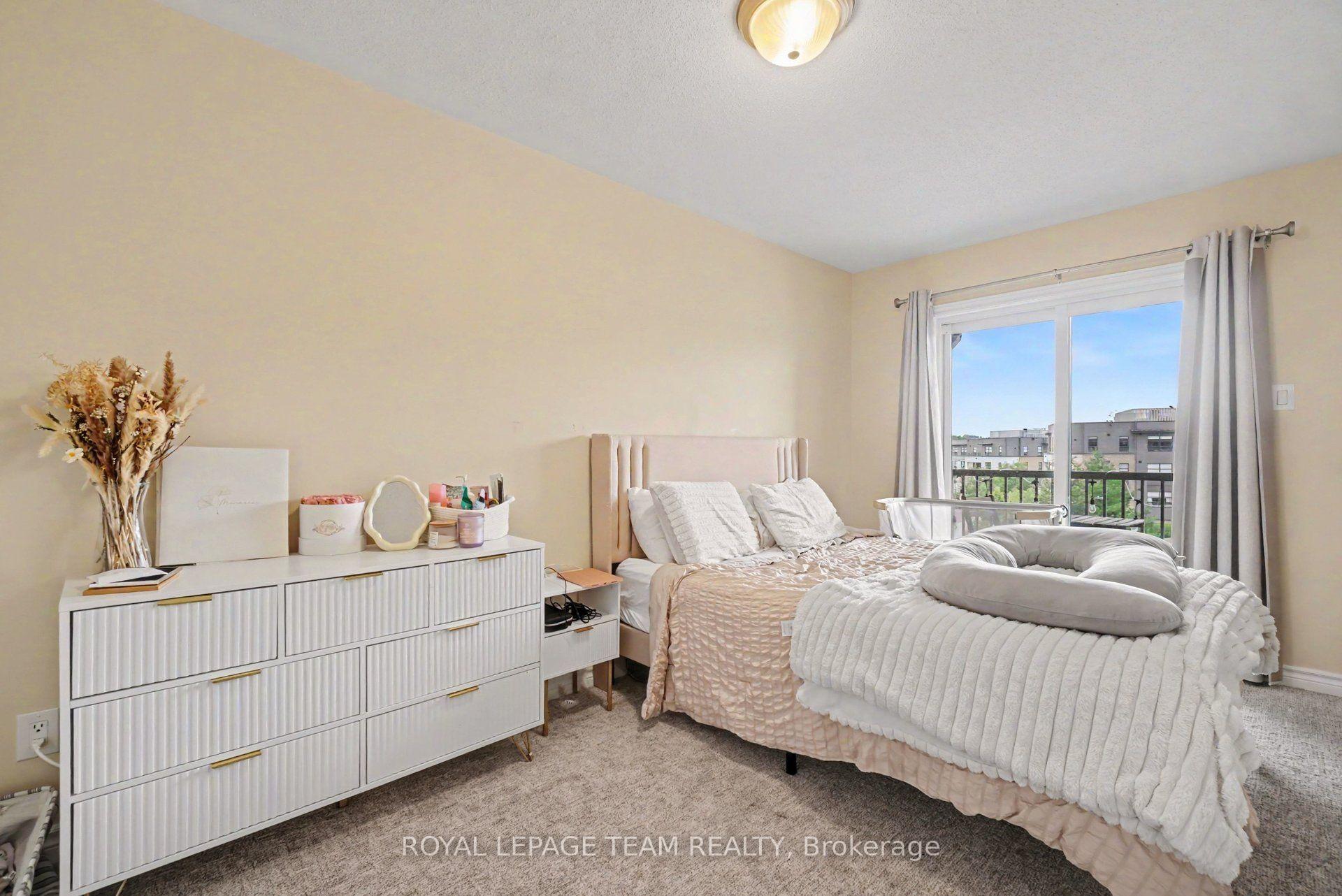 Photo 8 of Unit B, 256 Titanium Private, Ottawa, Convent Glen North — HOMEH