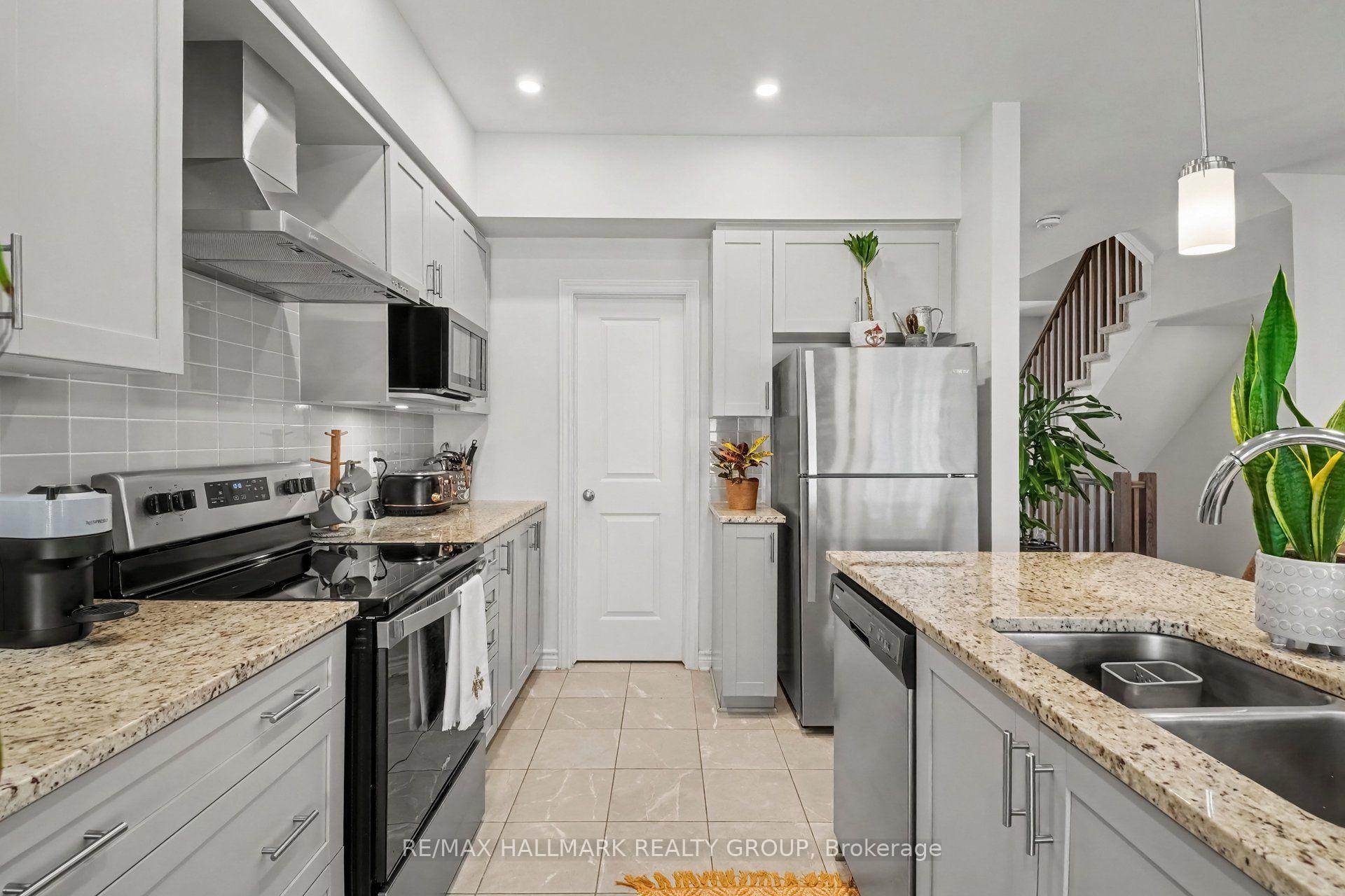 Photo 13 of 756 Cairn Crescent, Ottawa, Mer Bleue/Bradley Estates/Anderson Park — HOMEH