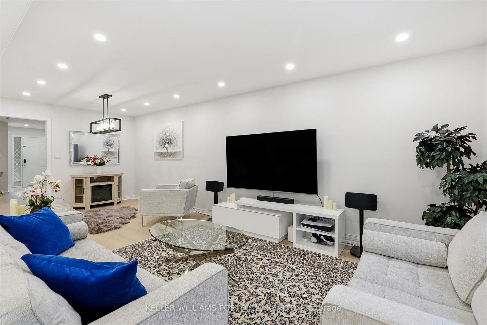 Photo 14 of 88 Matteo David Drive, Richmond Hill, Rouge Woods — HOMEH