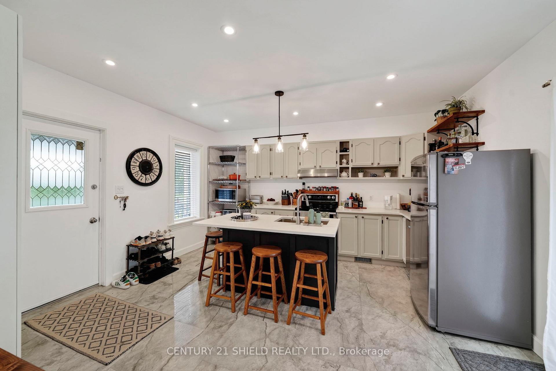 Photo 13 of 427 Water Street W, Cornwall, Cornwall — HOMEH