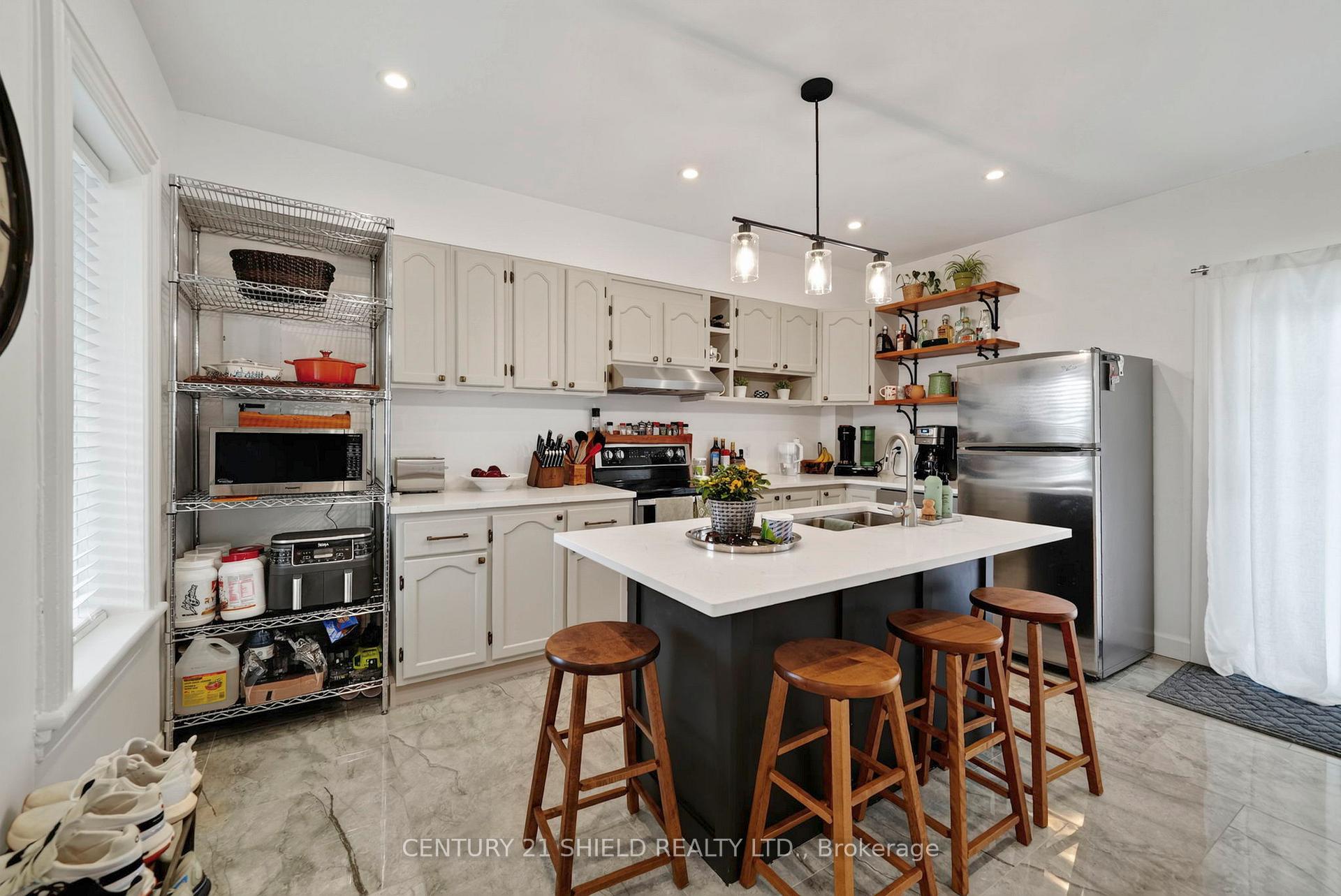 Photo 14 of 427 Water Street W, Cornwall, Cornwall — HOMEH