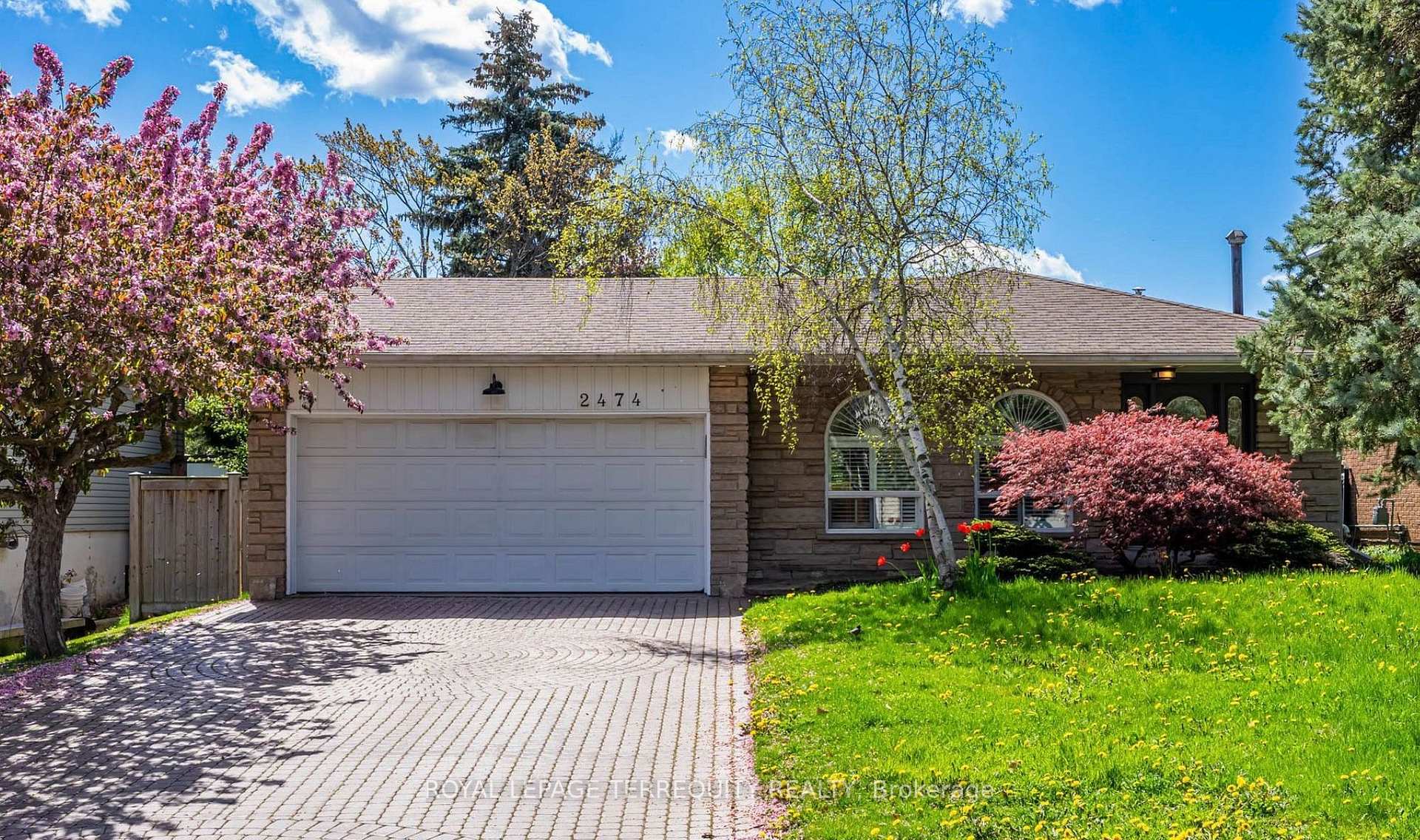 Photo 1 of 2474 Yarmouth Crescent, Oakville, West — HOMEH