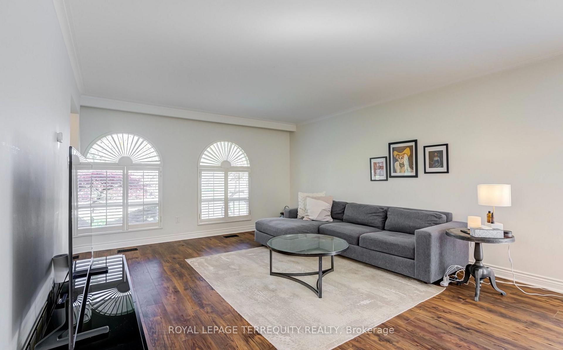Photo 6 of 2474 Yarmouth Crescent, Oakville, West — HOMEH