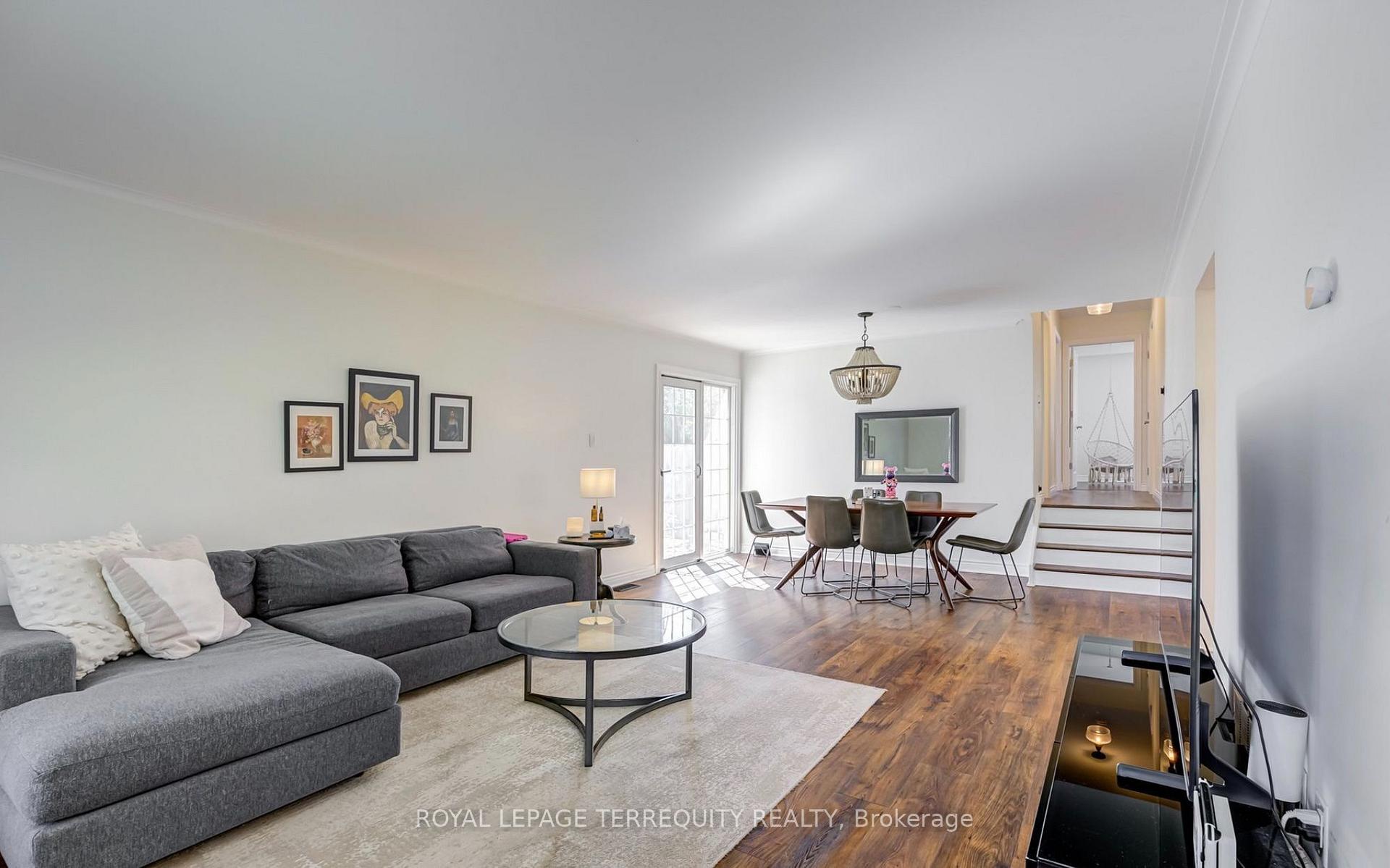Photo 7 of 2474 Yarmouth Crescent, Oakville, West — HOMEH