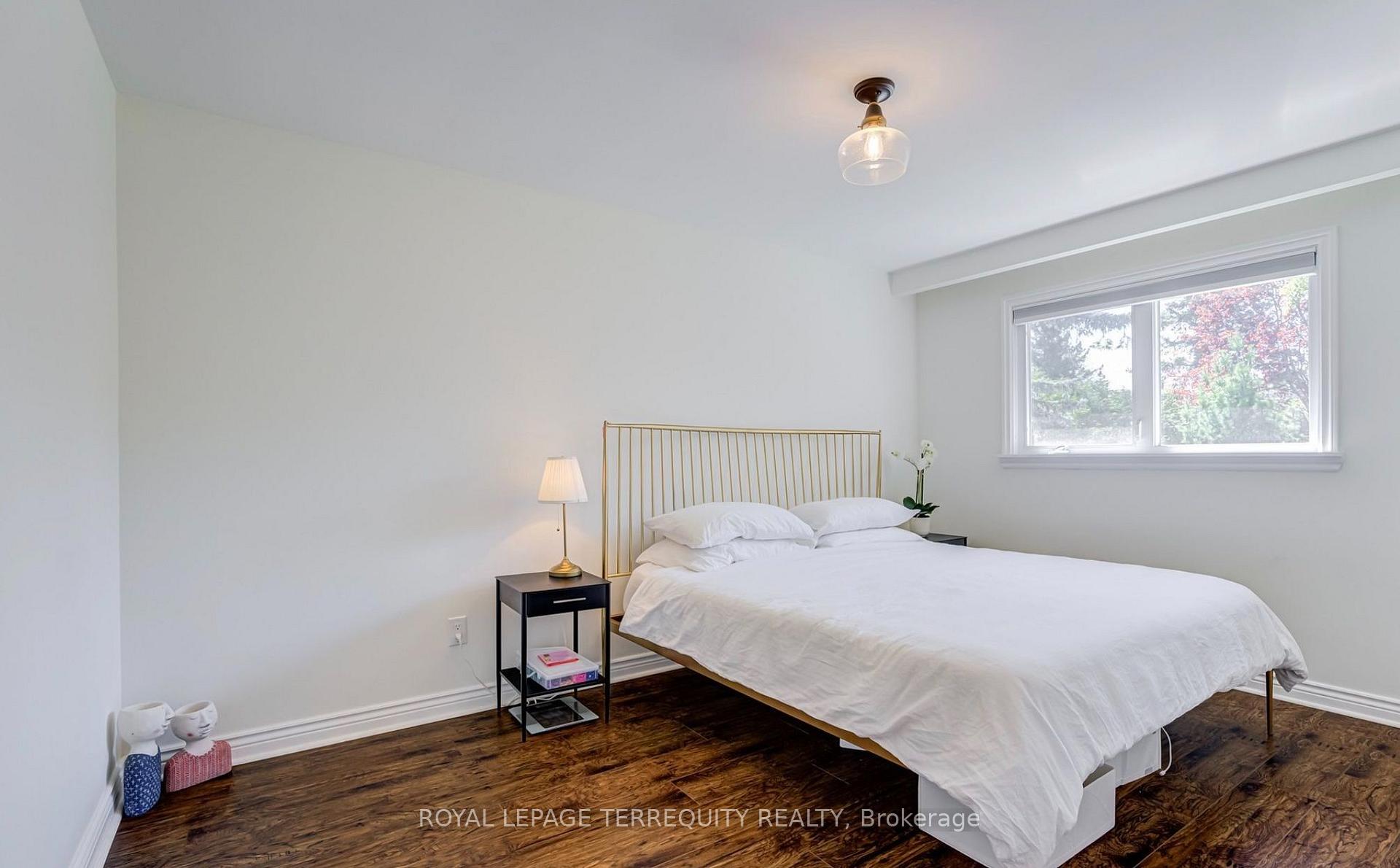 Photo 12 of 2474 Yarmouth Crescent, Oakville, West — HOMEH