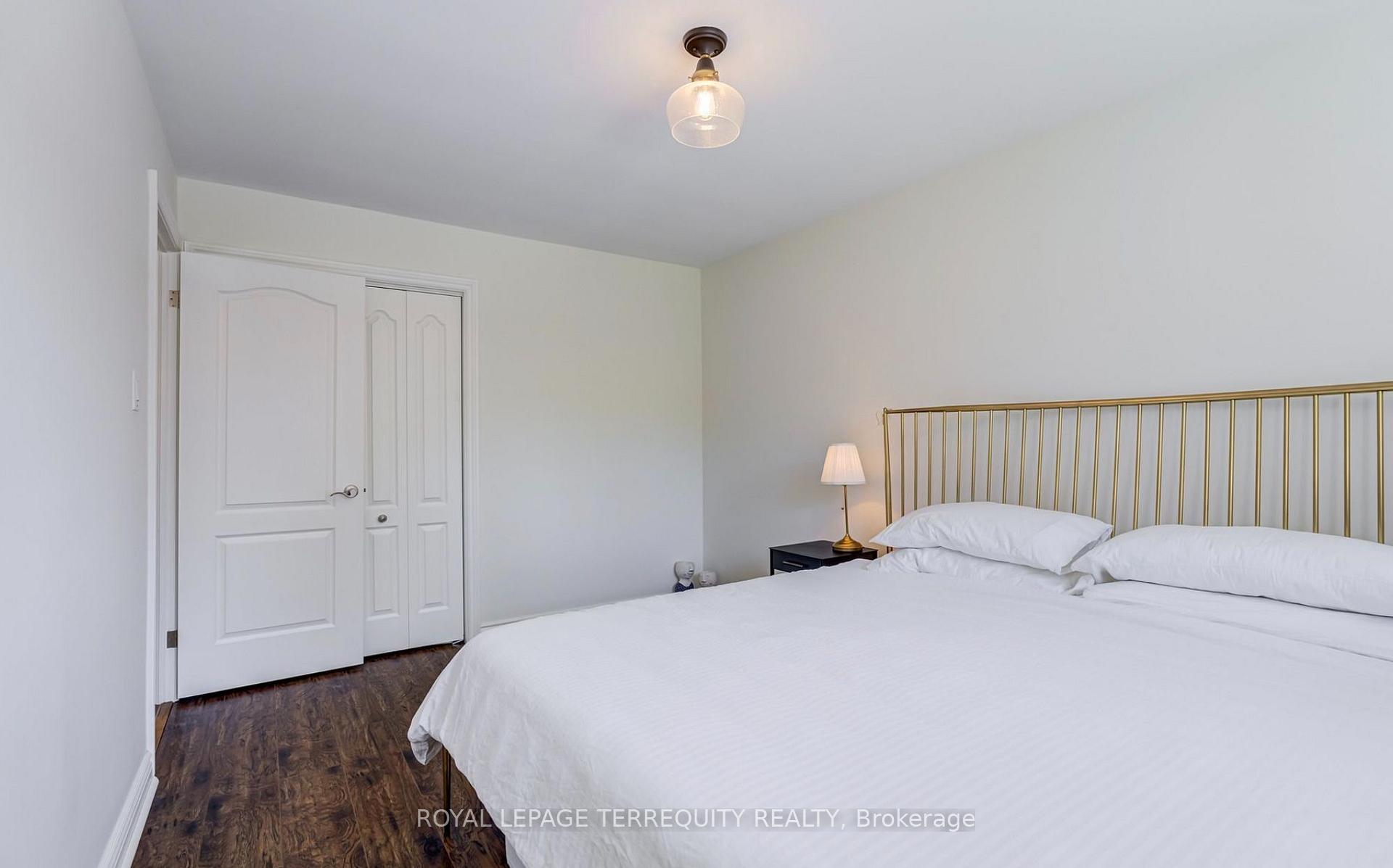 Photo 13 of 2474 Yarmouth Crescent, Oakville, West — HOMEH
